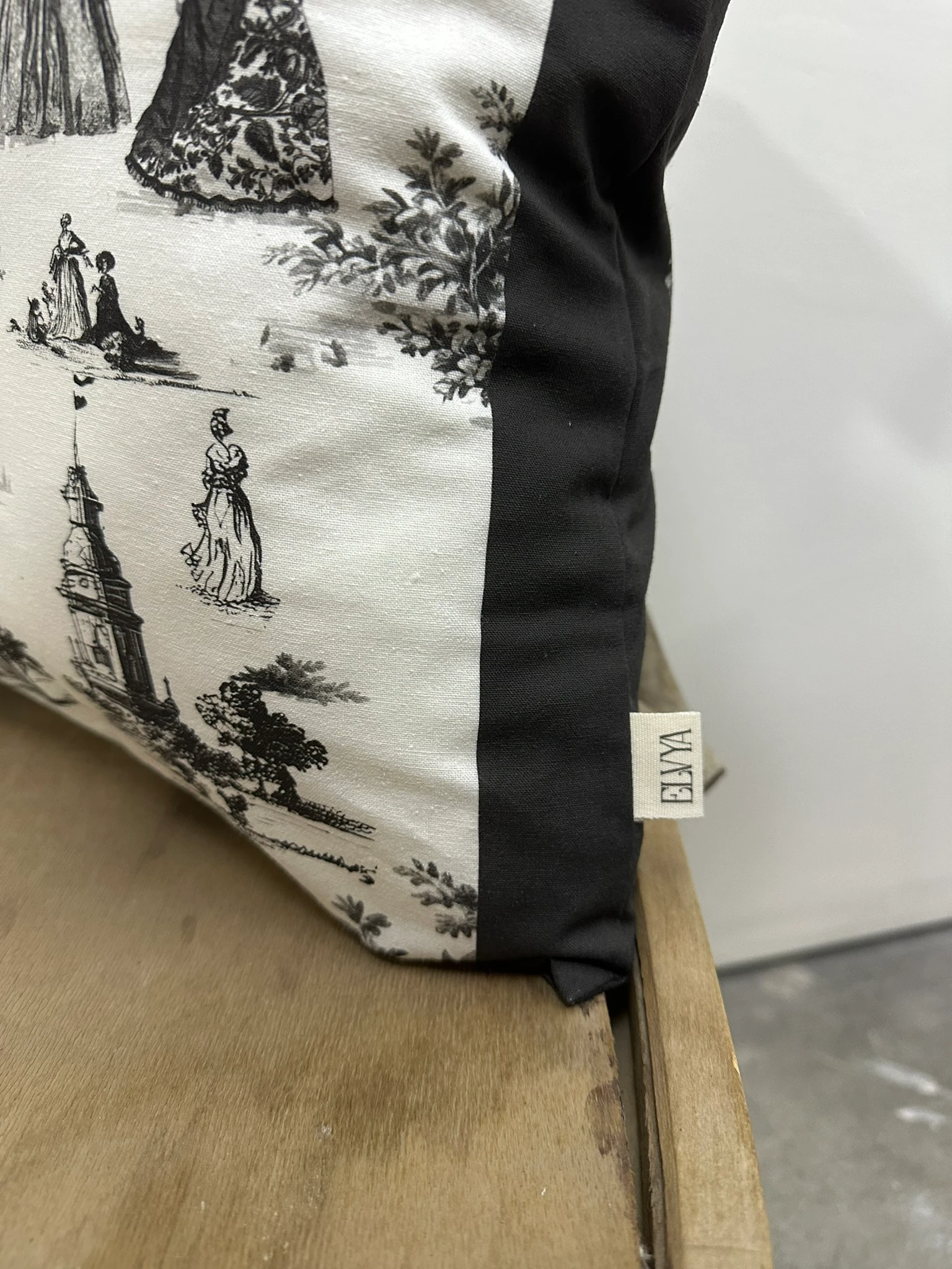 Toile De Jouy Paris Kırlent Kılıfı 43x43 cm | %100 Pamuk Dijital Baskılı | Klasik Fransız Tarzı 