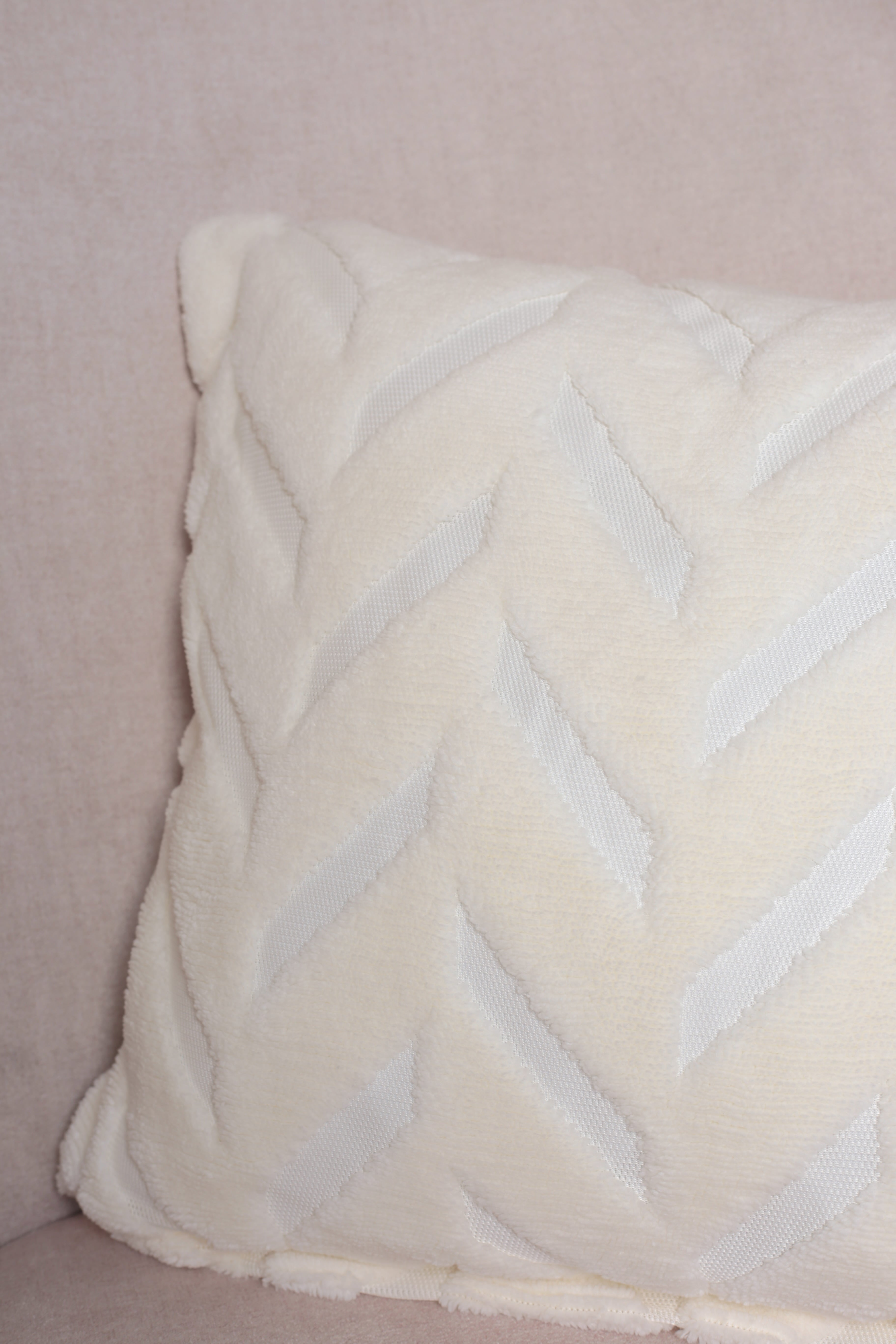 Chevron | Welsoft Jakarlı Dekoratif Kırlent Kılıfı 43x43 cm 