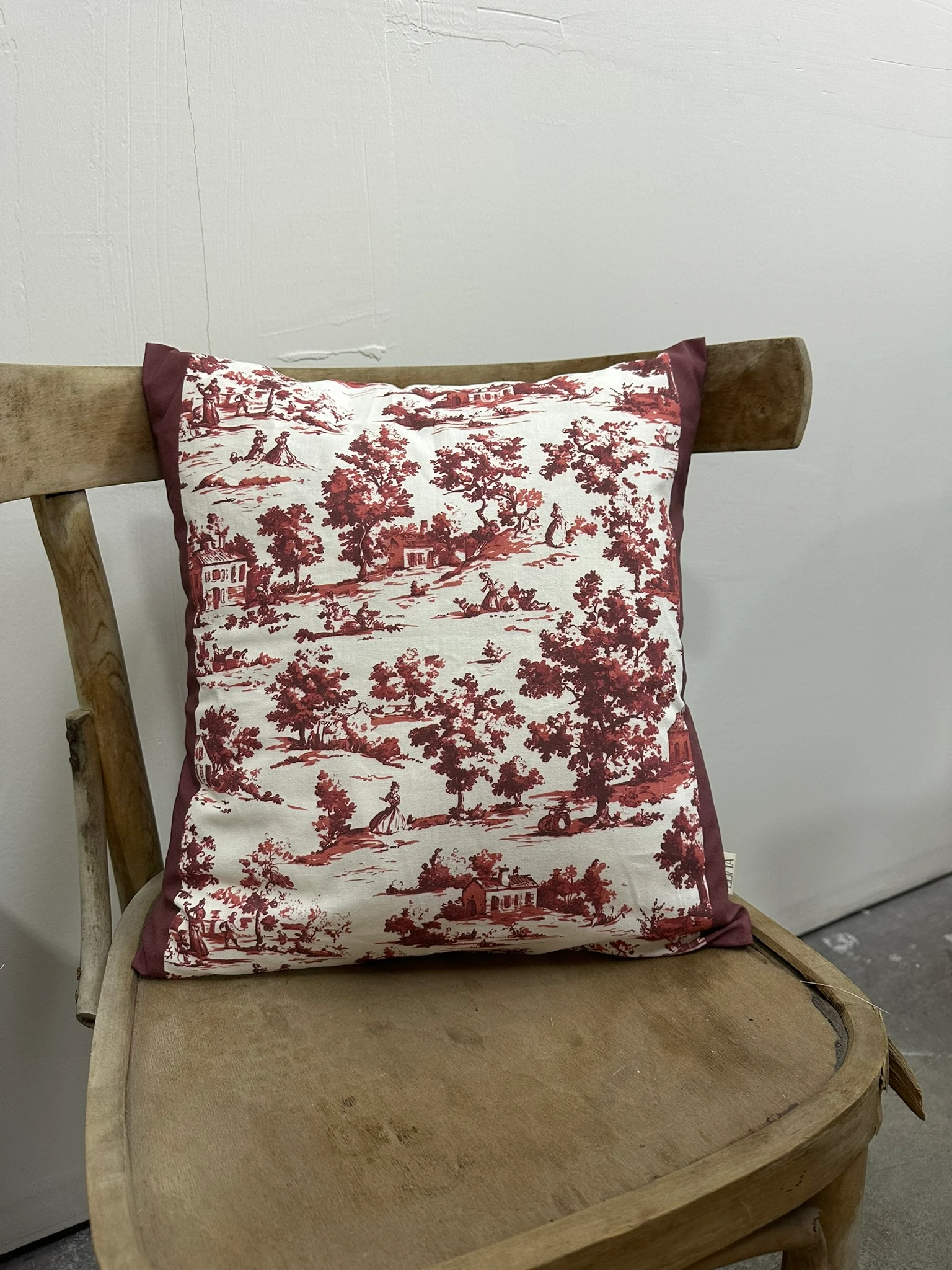 Toile De Jouy Monet Kırlent Kılıfı 43x43 cm | %100 Pamuk Dijital Baskılı | Country Tarzı Fransız - Kırmızı