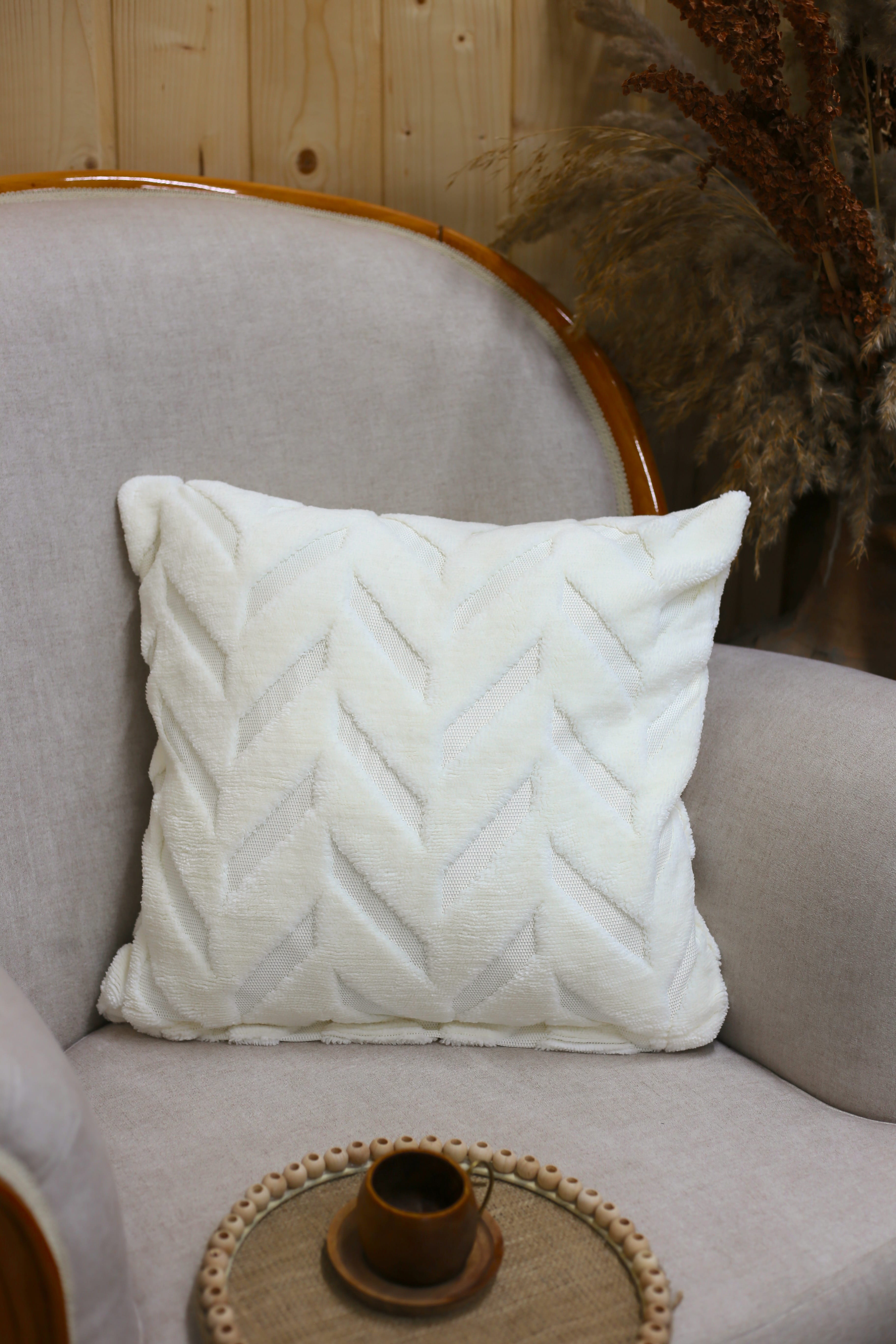 Chevron | Welsoft Jakarlı Dekoratif Kırlent Kılıfı 43x43 cm  - Ekru