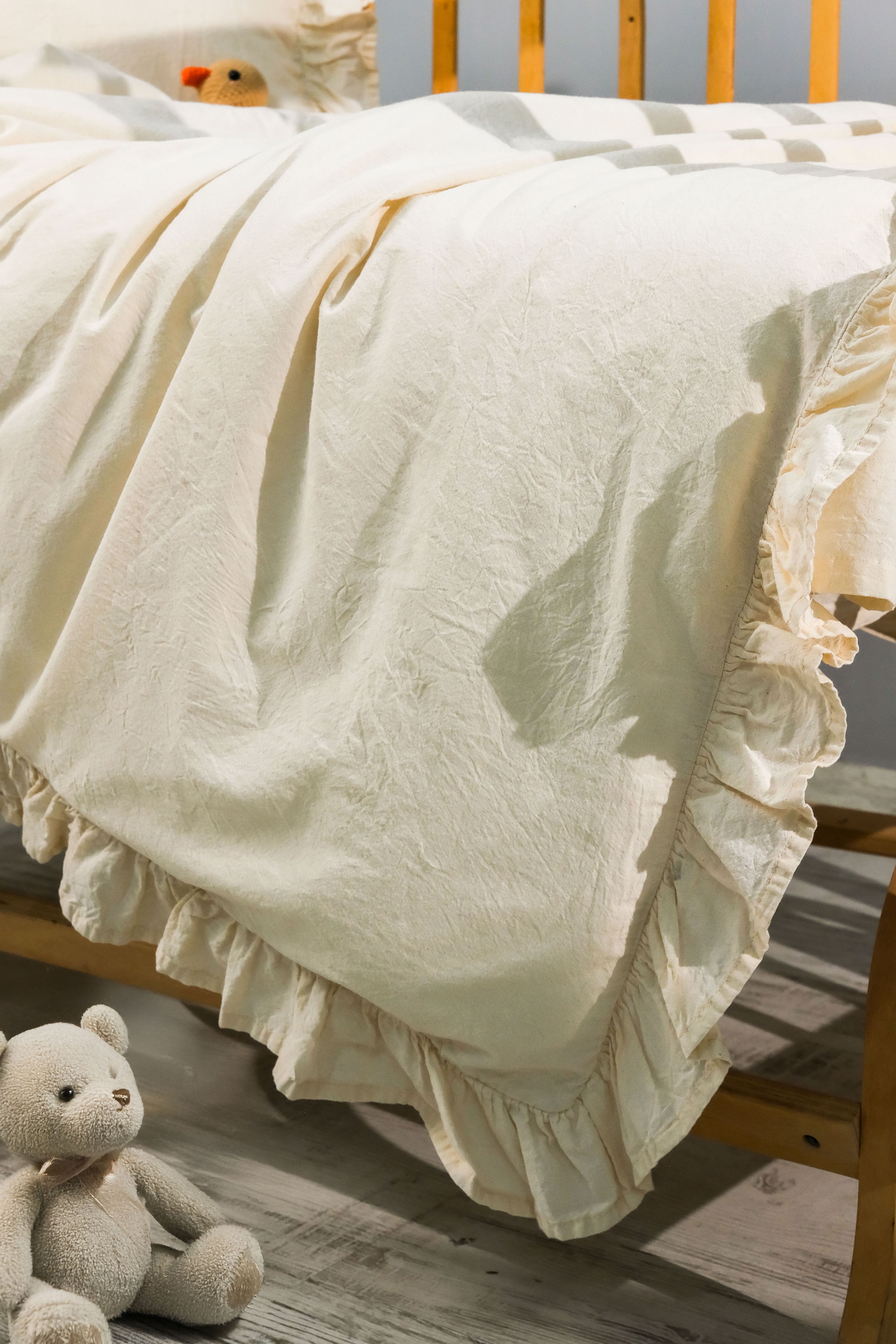 Organik %100 Pamuk Bebek Fırfırlı Nevresim Takımı – Keten Dokulu 3 Parça 100x150 cm