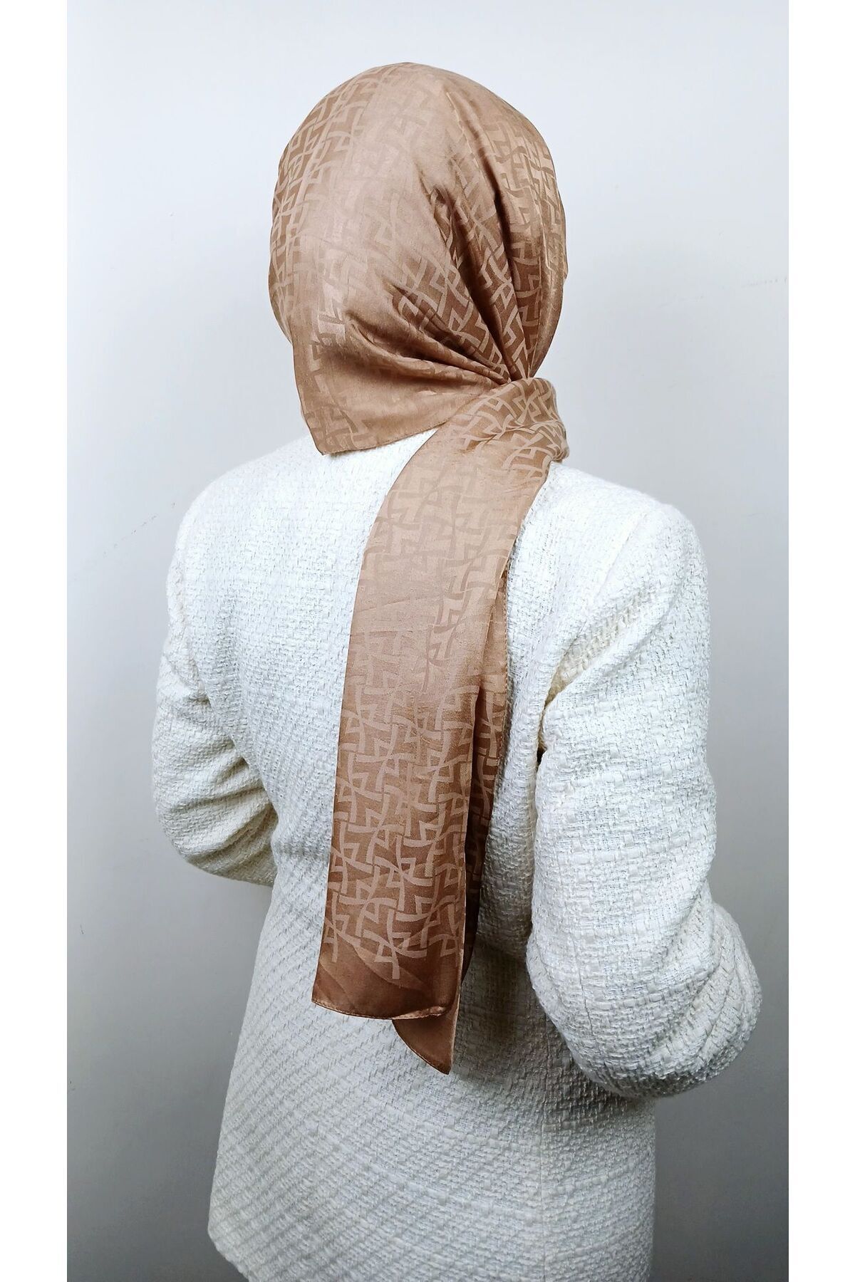 Krem Çizgi Desenli Jakarlı Şal