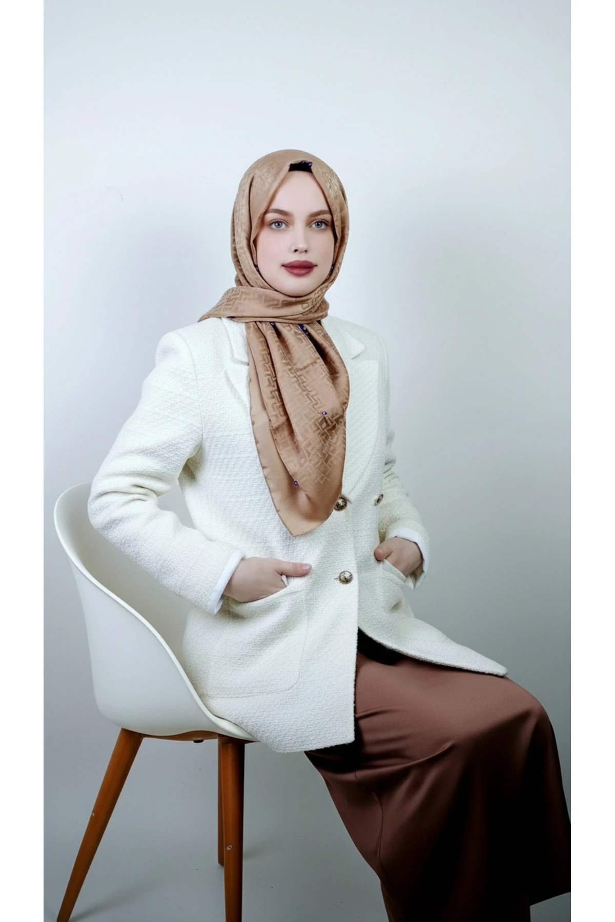 Krem Çizgi Desenli Jakarlı Şal