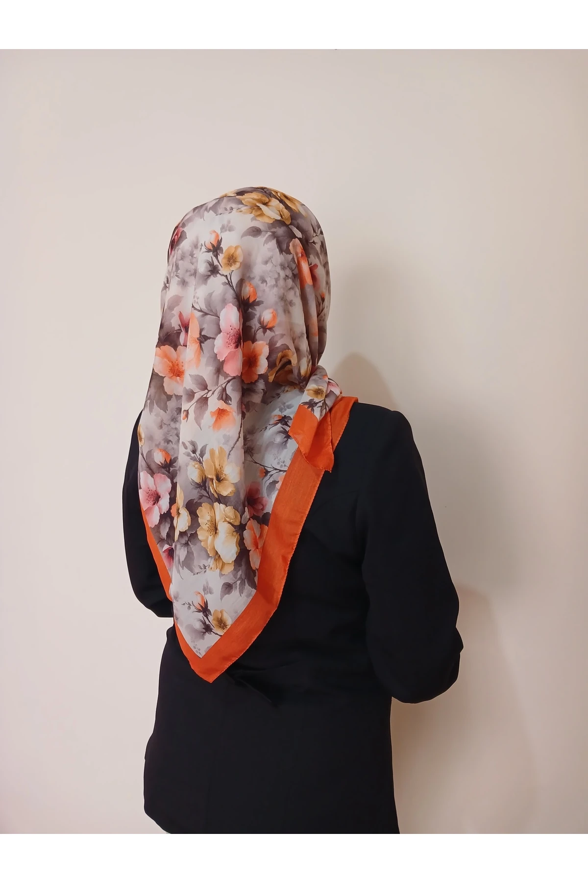 Çiçek Desenli Truncu Şal
