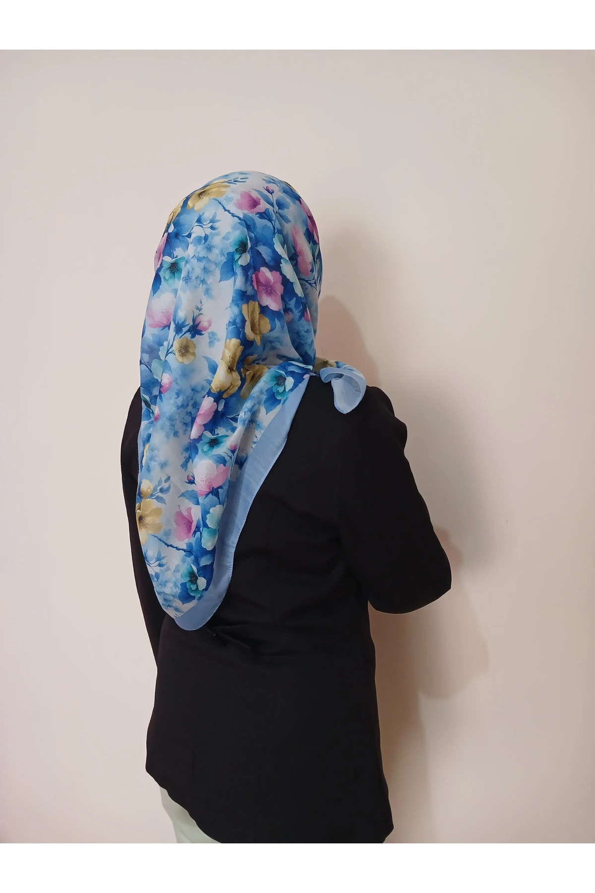 Çiçekli Mavi Eşarp