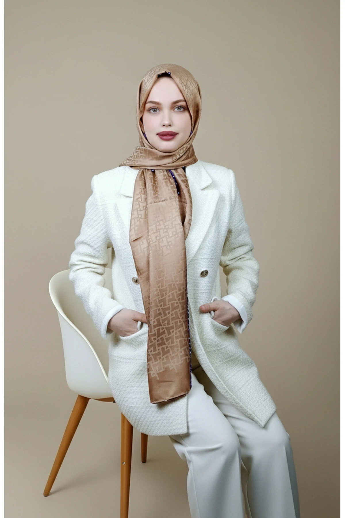 Krem Çizgi Desenli Jakarlı Şal