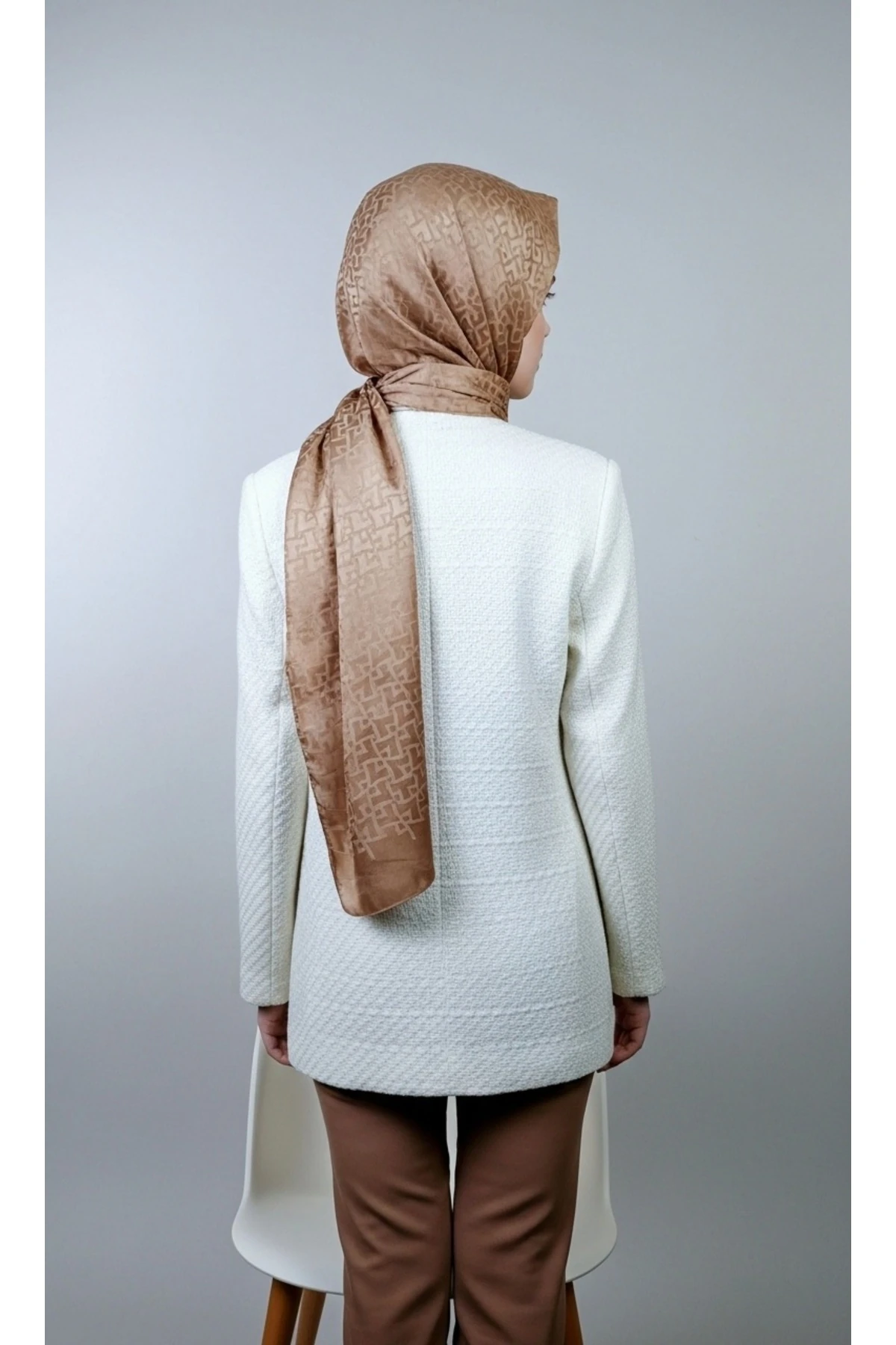 Krem Çizgi Desenli Jakarlı Şal