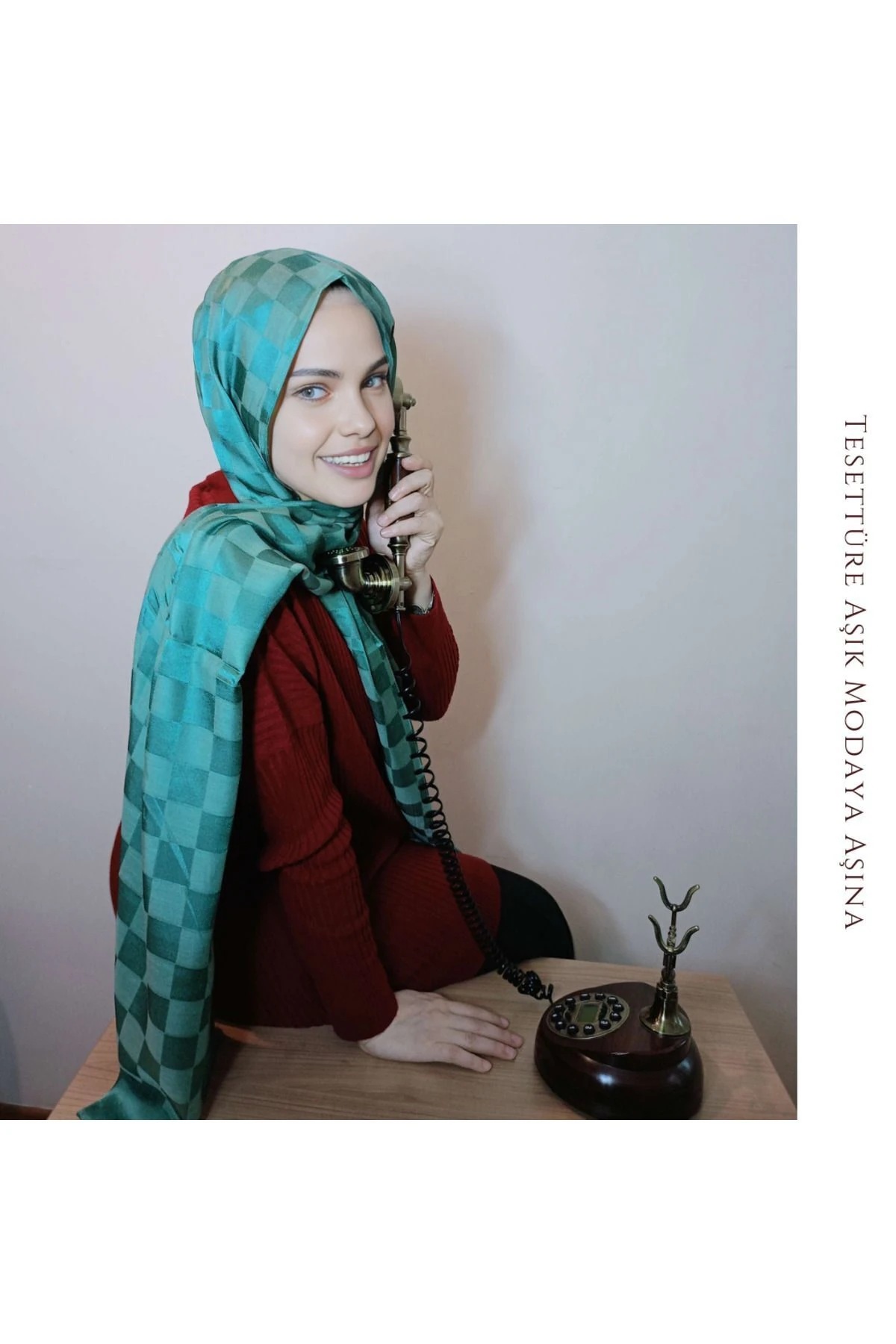 Koyu Yeşil Kare Jakarlı Şal