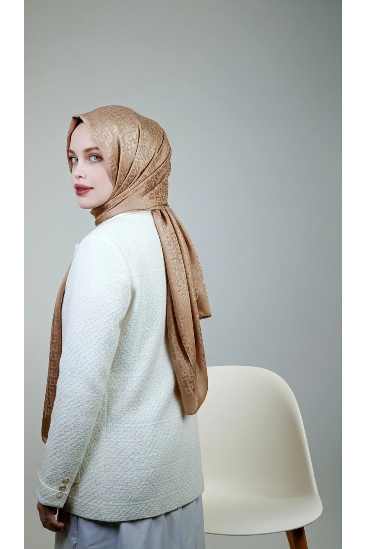 Krem Çizgi Desenli Jakarlı Şal