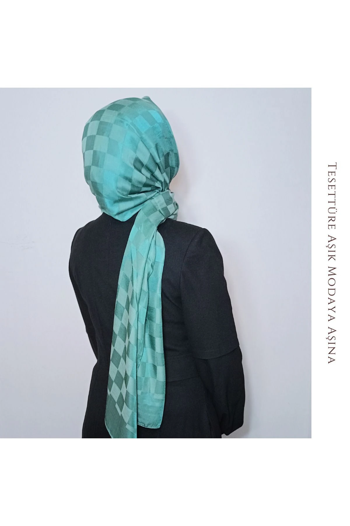 Koyu Yeşil Kare Jakarlı Şal