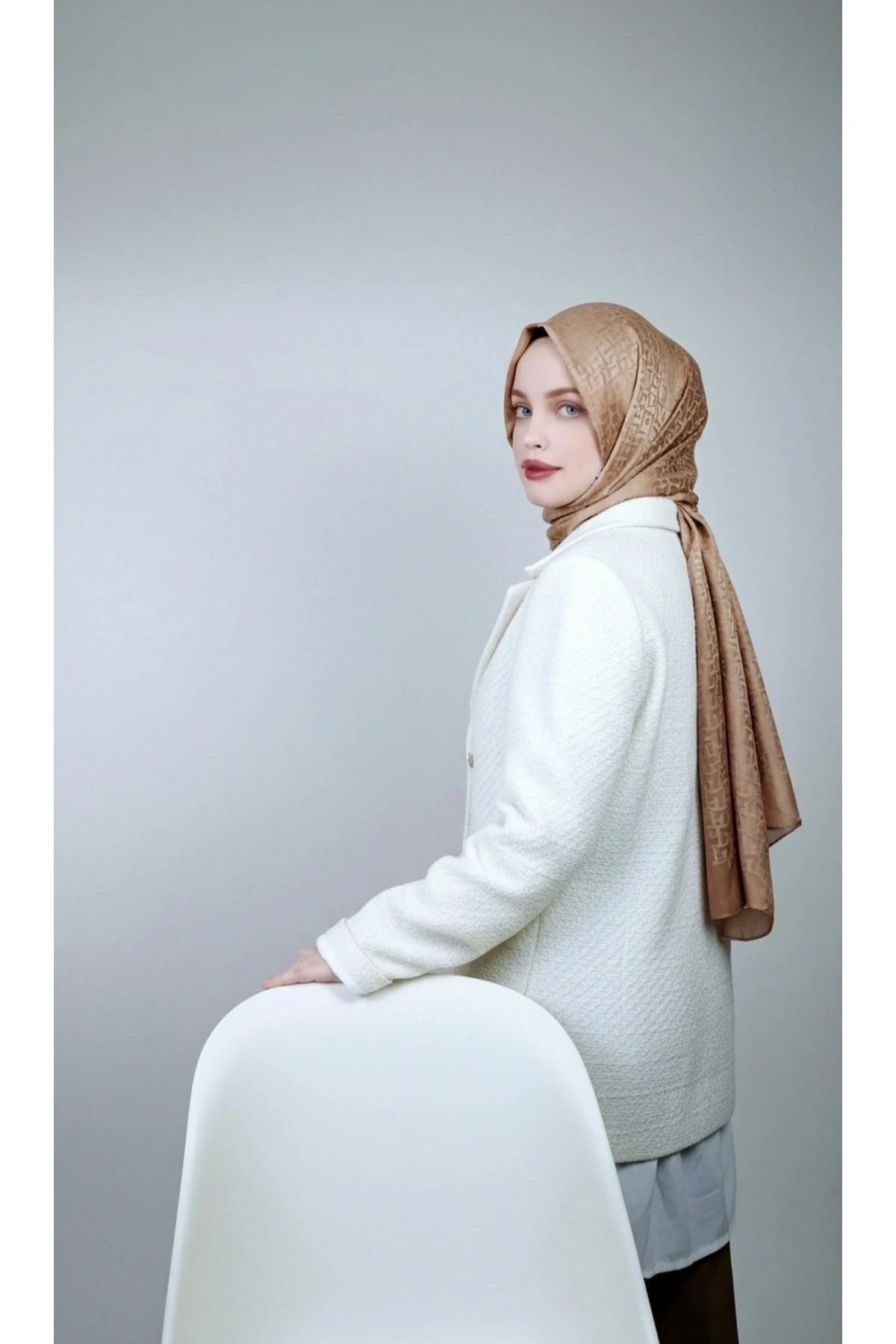 Krem Çizgi Desenli Jakarlı Şal