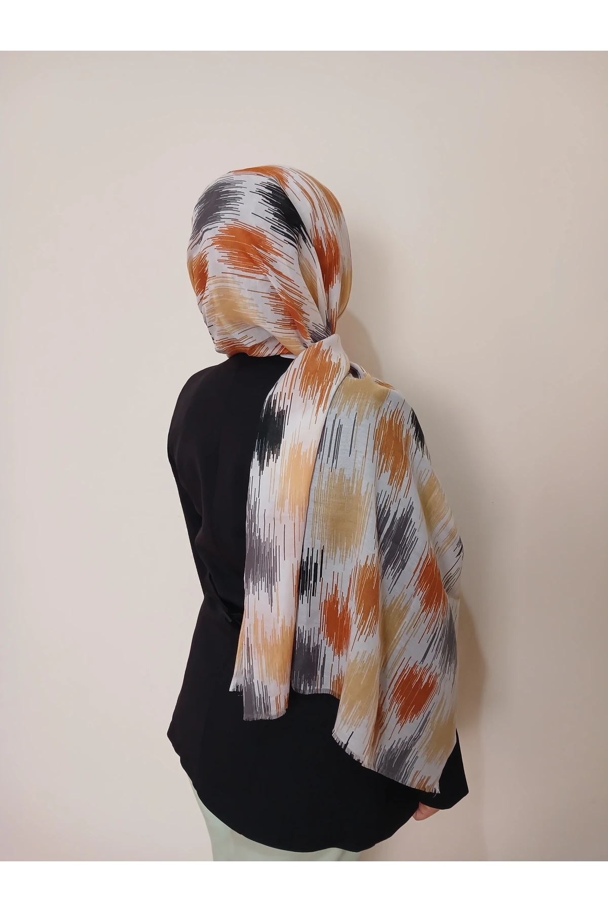 Çizgi Desenli Açık Şal