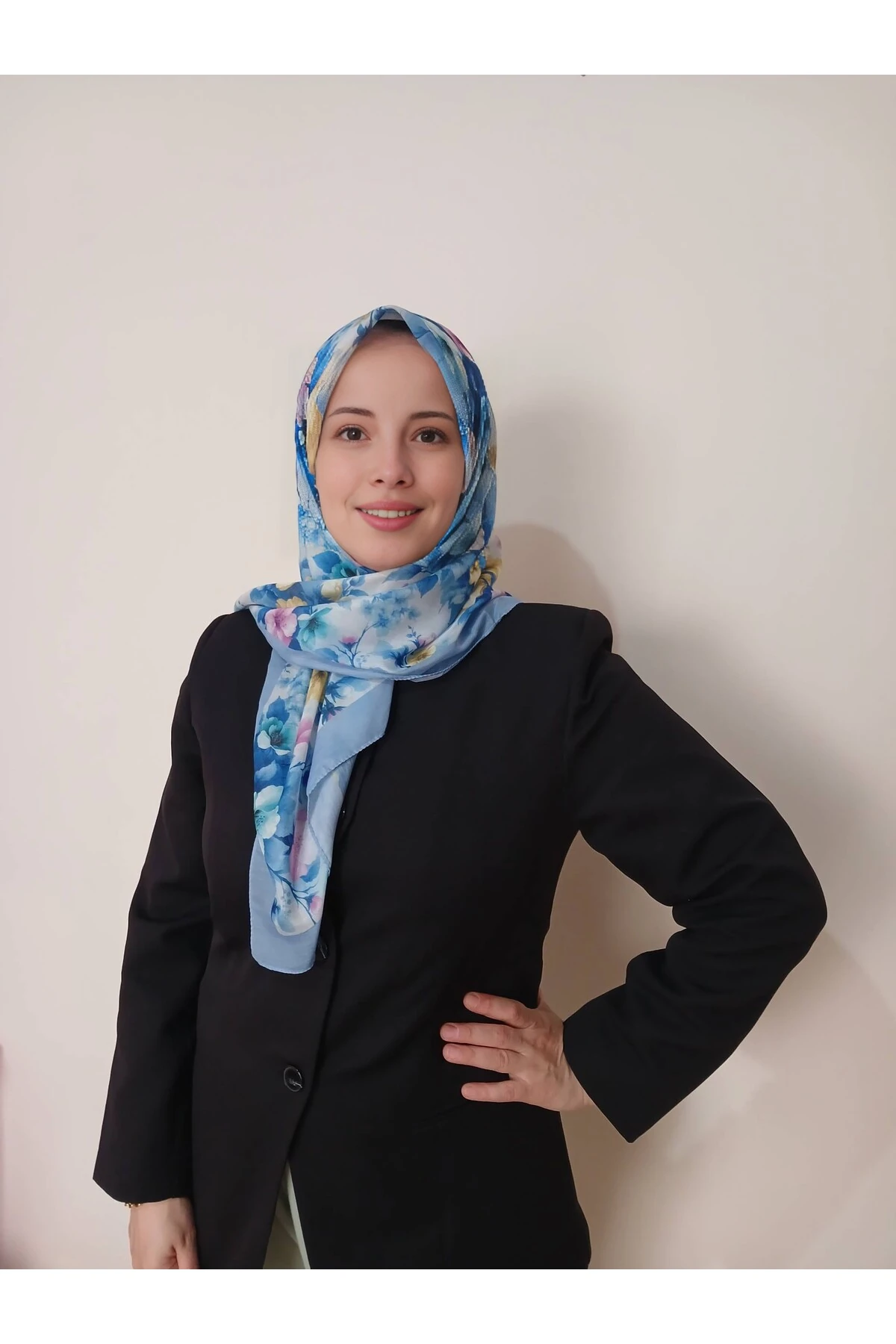 Çiçekli Mavi Eşarp