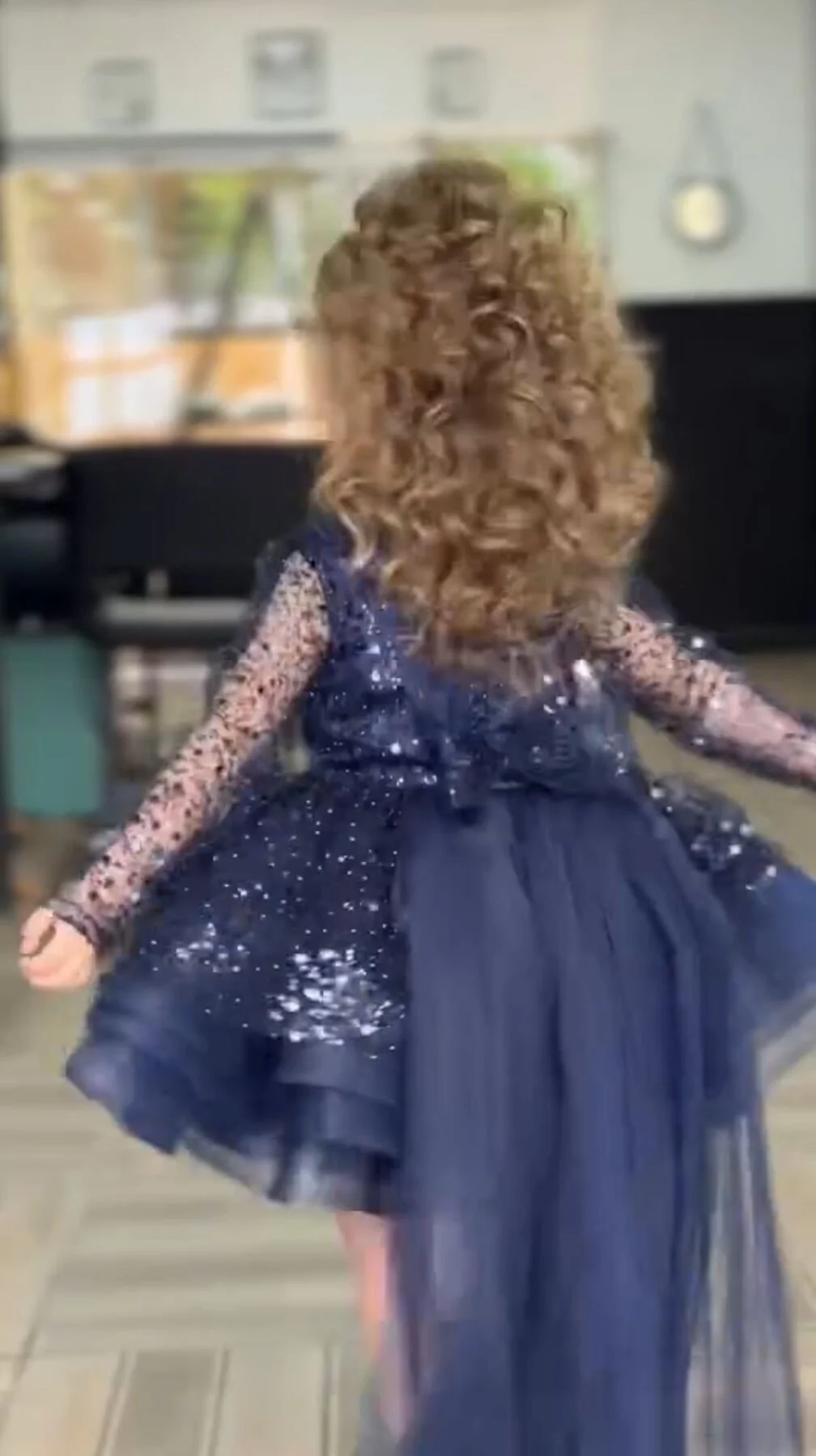 Lacivert Tül Kol Detaylı İncili,kuyruklu Çocuk Abiye