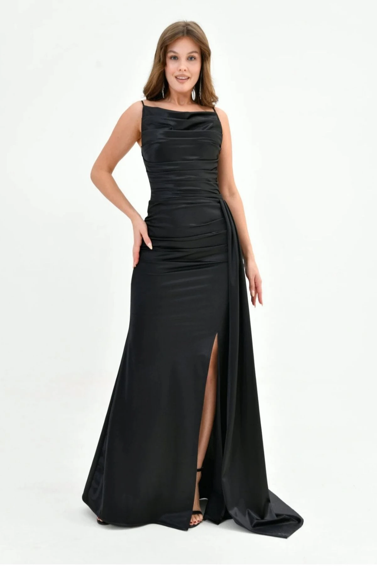 Saten Kumaş Önü Pileli Askılı Balık Abiye Elbise