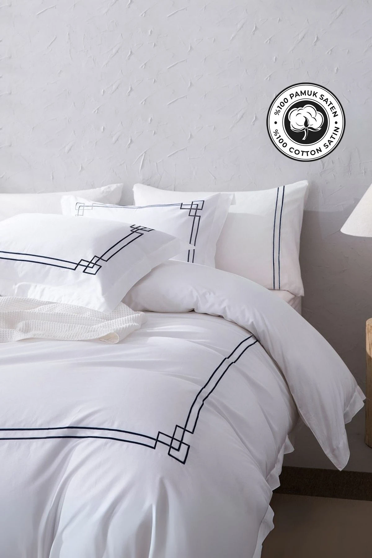 300 Tc King Pamuk Saten Nakışlı Nevresim Takımı Battal Çift Kişilik 6 Parça - Krem/lacivert