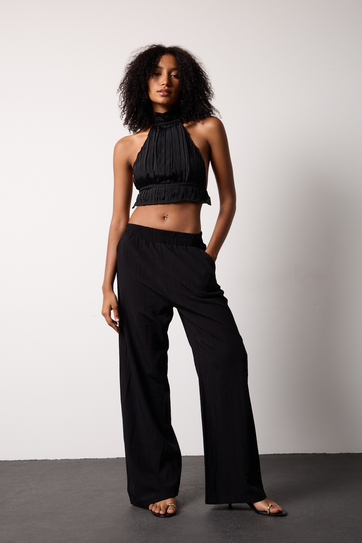 Faye Sırt Detayli Crop Bluz