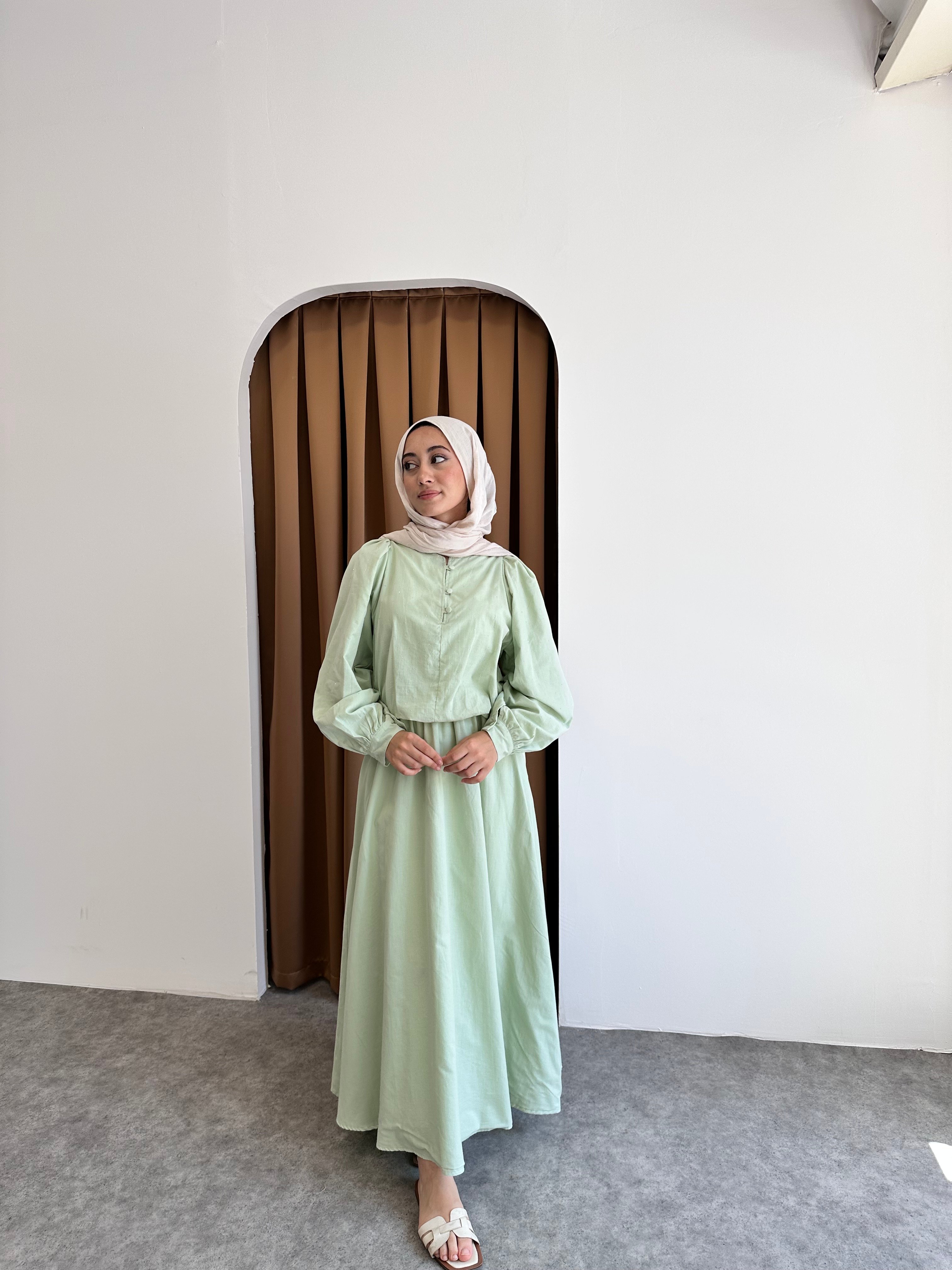 Taşlı keten elbise