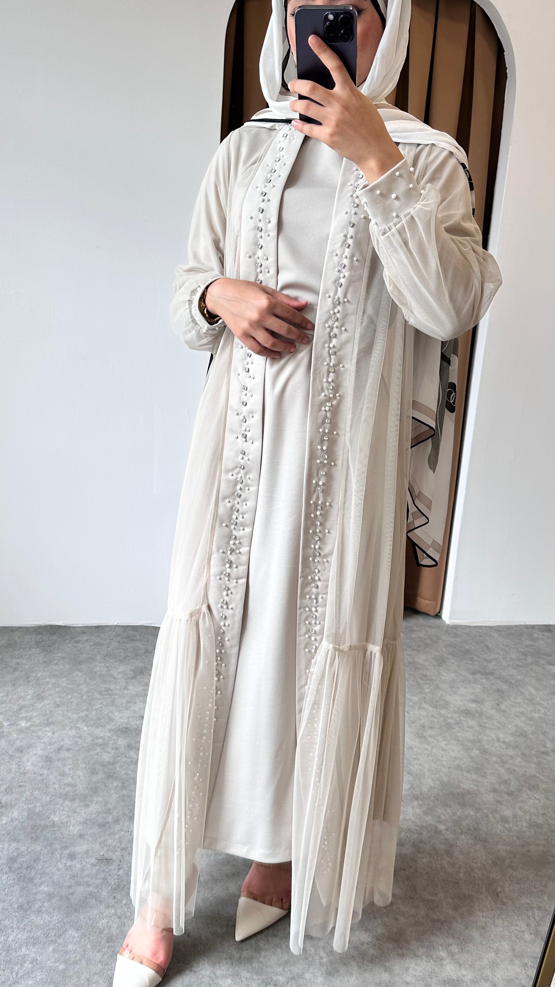 İki parça Zerafet Abaya