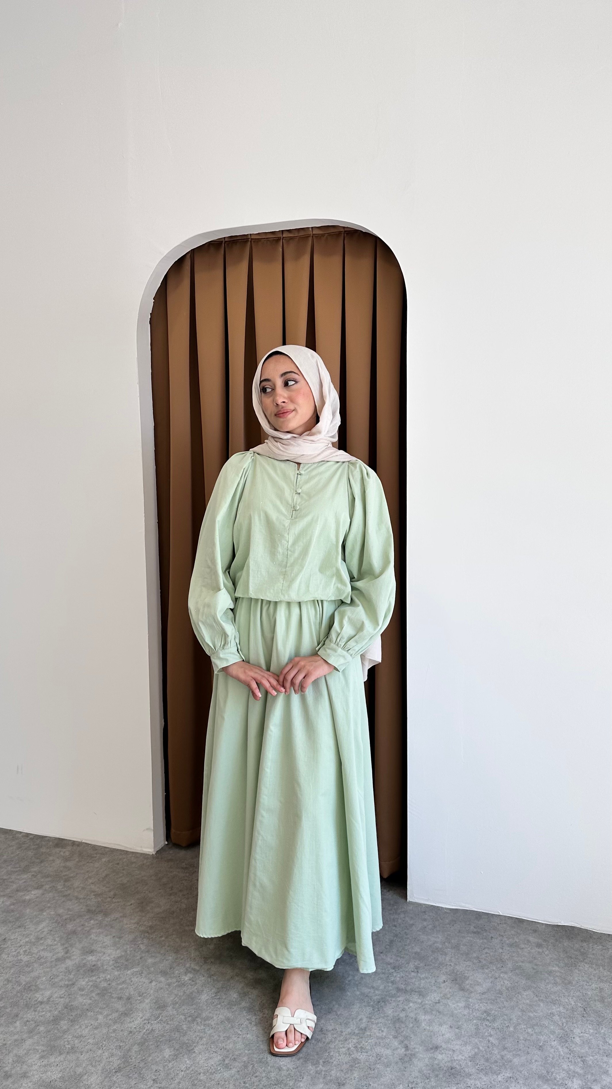 Taşlı keten elbise