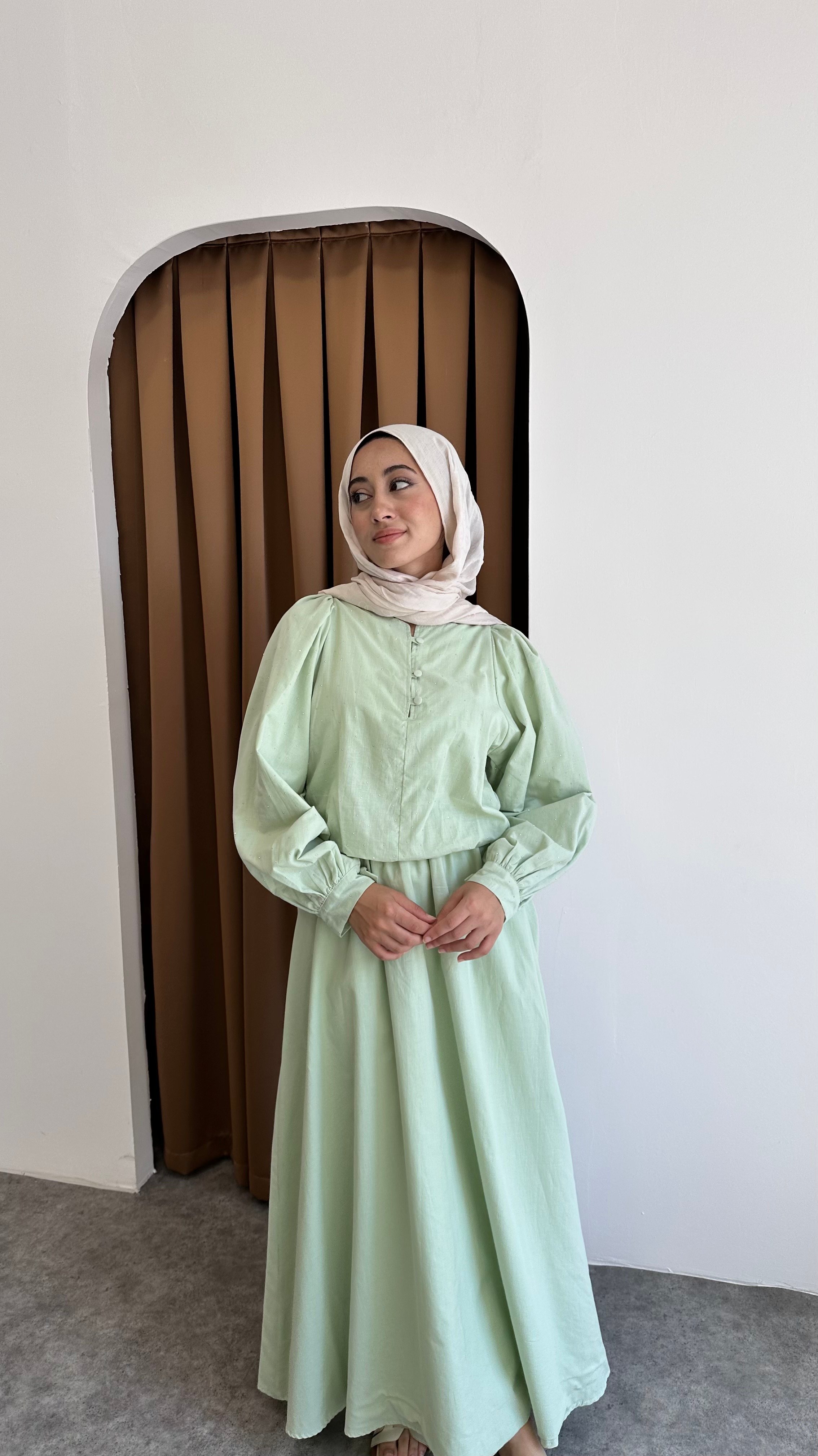 Taşlı keten elbise