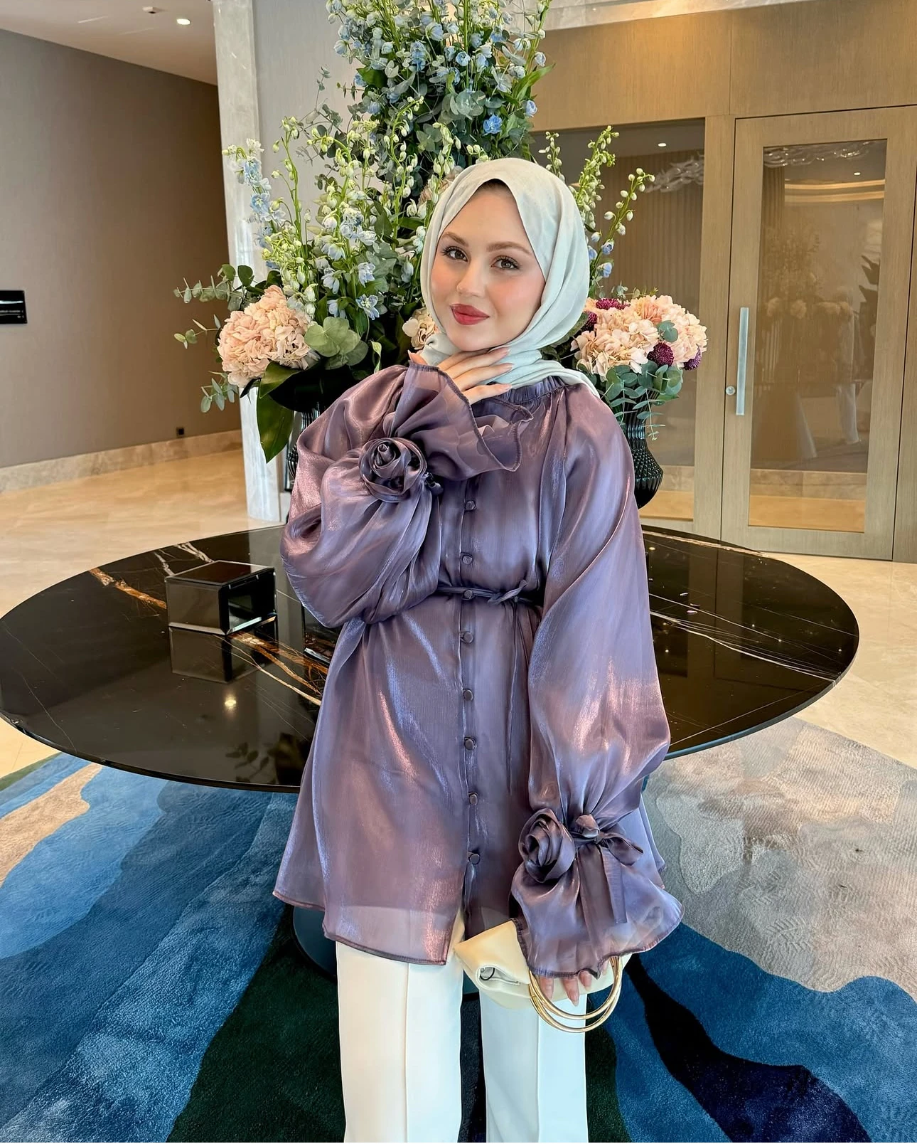 GÜL DETAYLI ORGANZE GÖMLEK