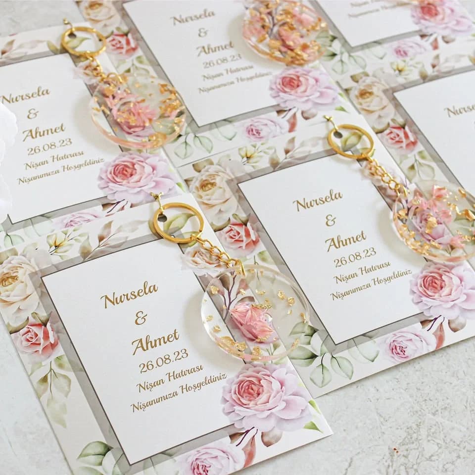 Pembe Çiçekli Altın Varaklı Epoksi Anahtar