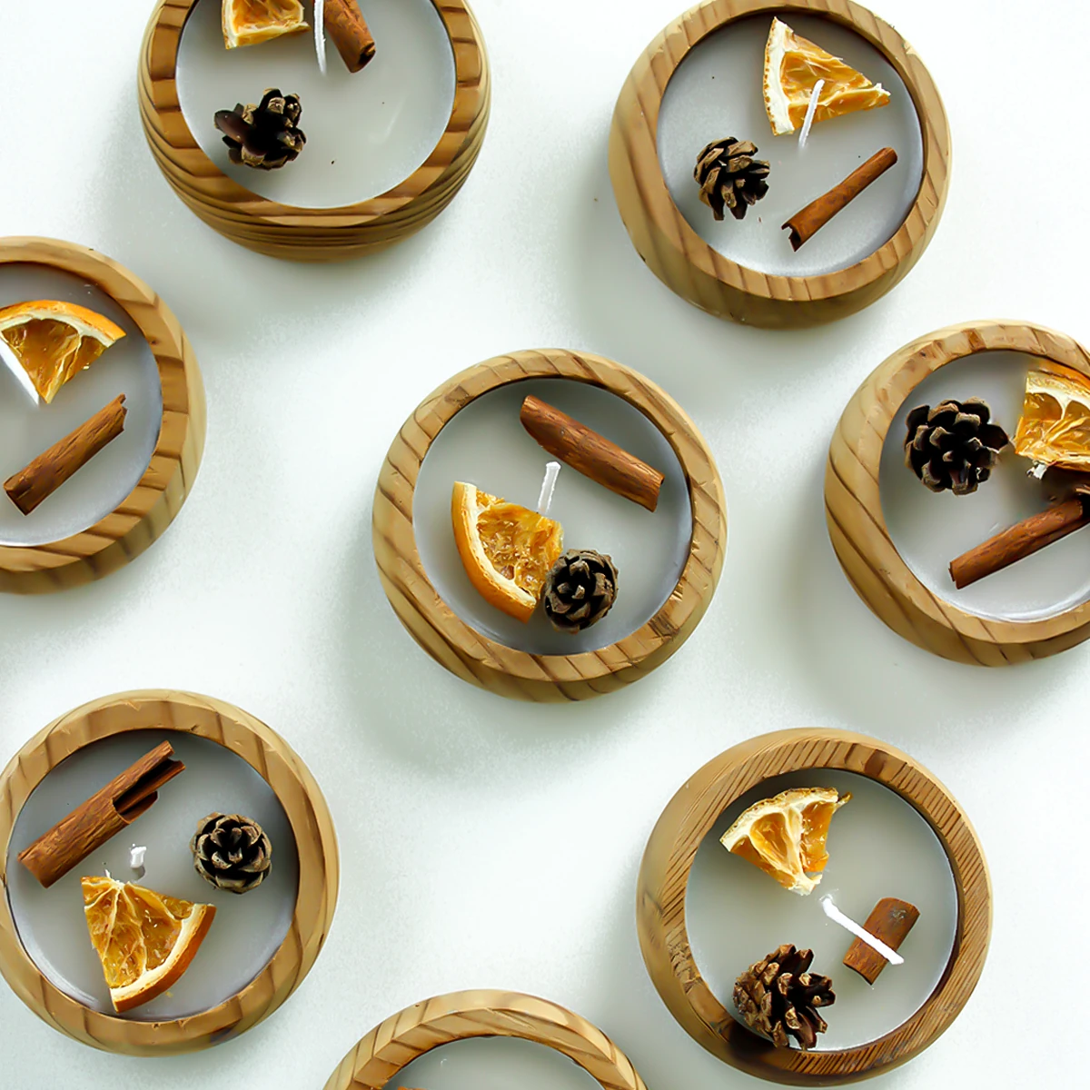 Kozalak ve Tarçın Süslemeli Dekoratif Yılbaşı Mum