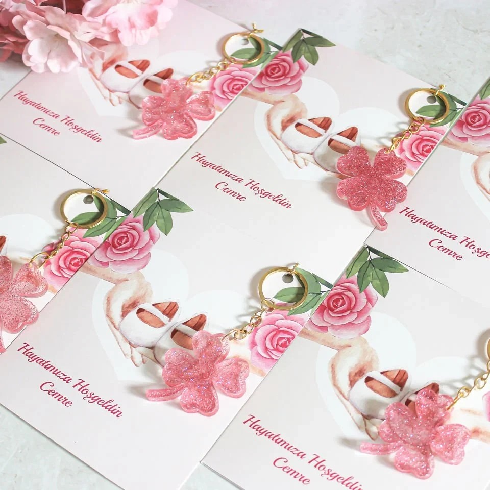 Pembe Simli Yonca Figürü Hediyelik Bebek Anahtarlığı