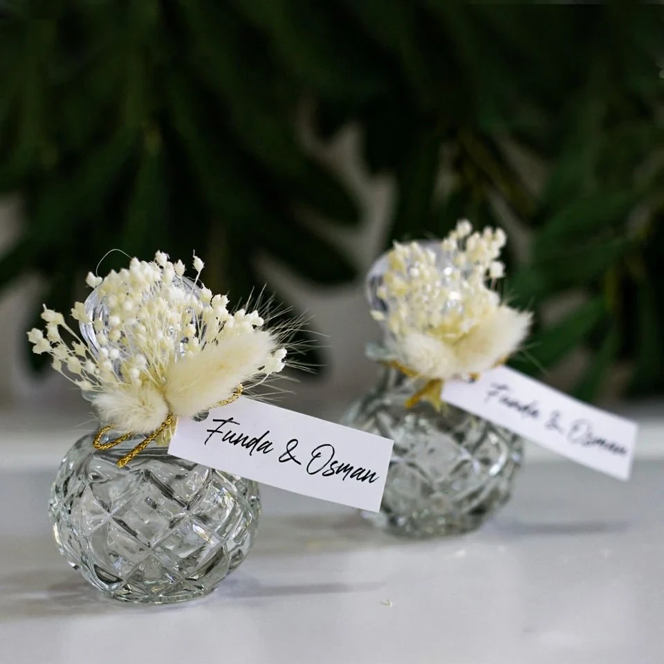 Hediyelik Kolonya Şişesi - Beyaz Broom Bloom Çiçek Süslemeli