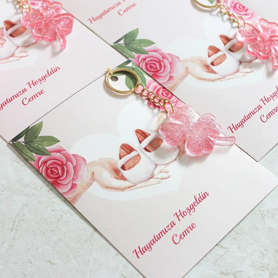Pembe Simli Yonca Figürü Hediyelik Bebek Anahtarlığı