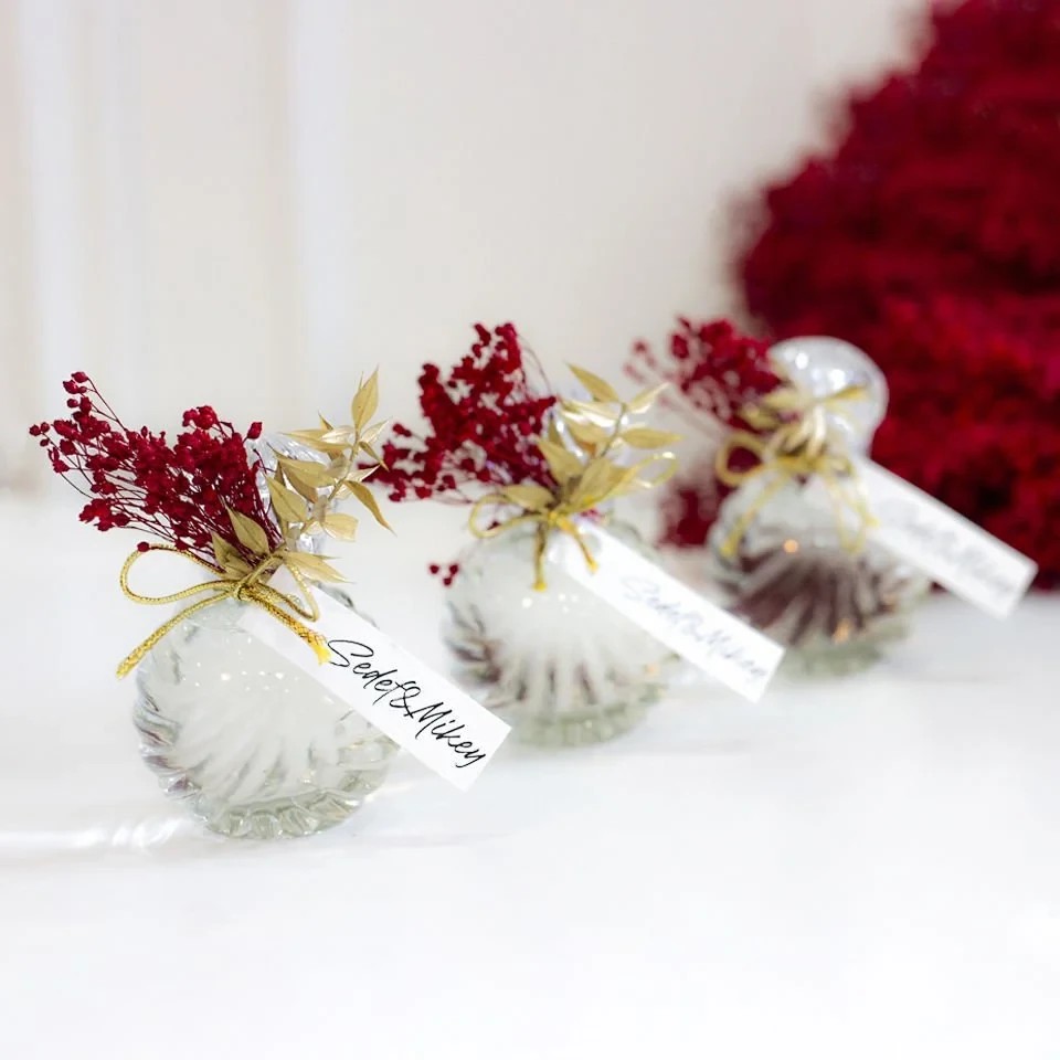 Hediyelik Kolonya Şişesi - Kırmızı Broom Bloom ve Gold Kokina Süslemeli