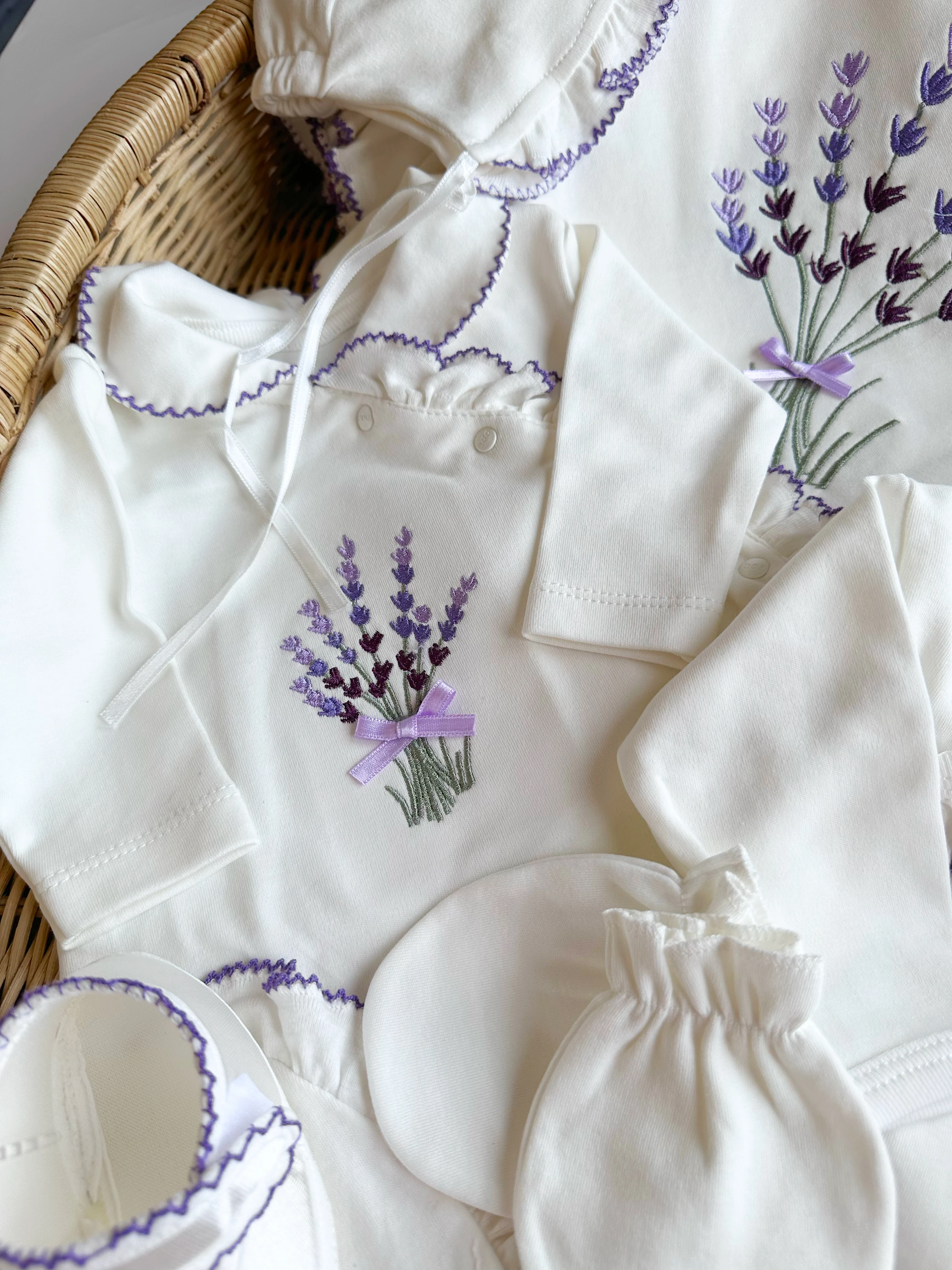 %100 Organik Pamuk Kumaşlı Lavanta İşlemeli Kız Bebek 10lu Hastane Çıkış Seti