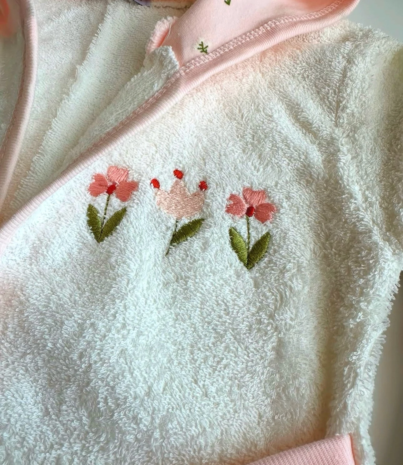 MOONASELF BABY 0-12 AY KANAVİÇE NAKIŞLI BORNOZ SET