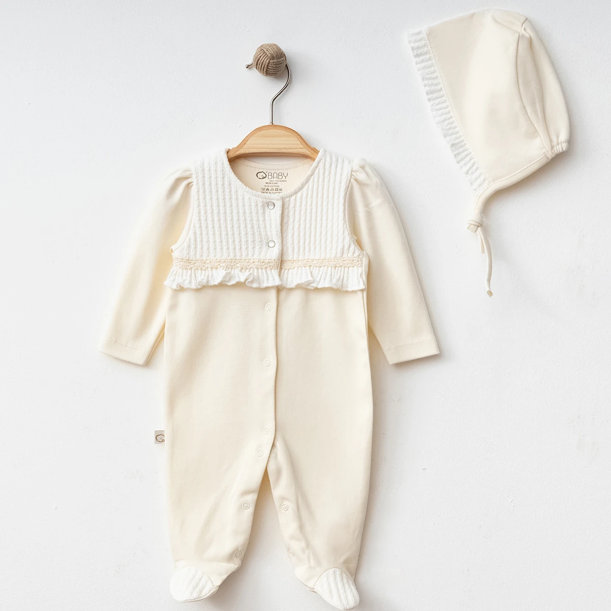 Moon Kız Bebek Organik Pamuk Kumaşlı Fırfırlı Şapkalı 2'li Tulum - Krem