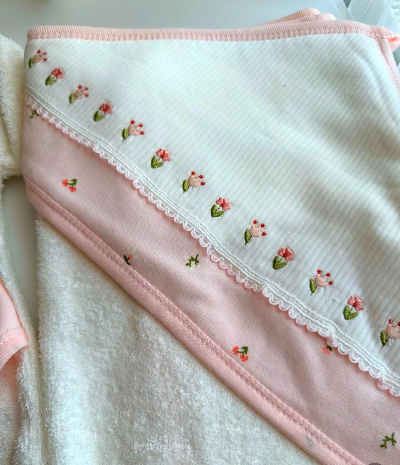 MOONASELF BABY 0-12 AY KANAVİÇE NAKIŞLI BORNOZ SET