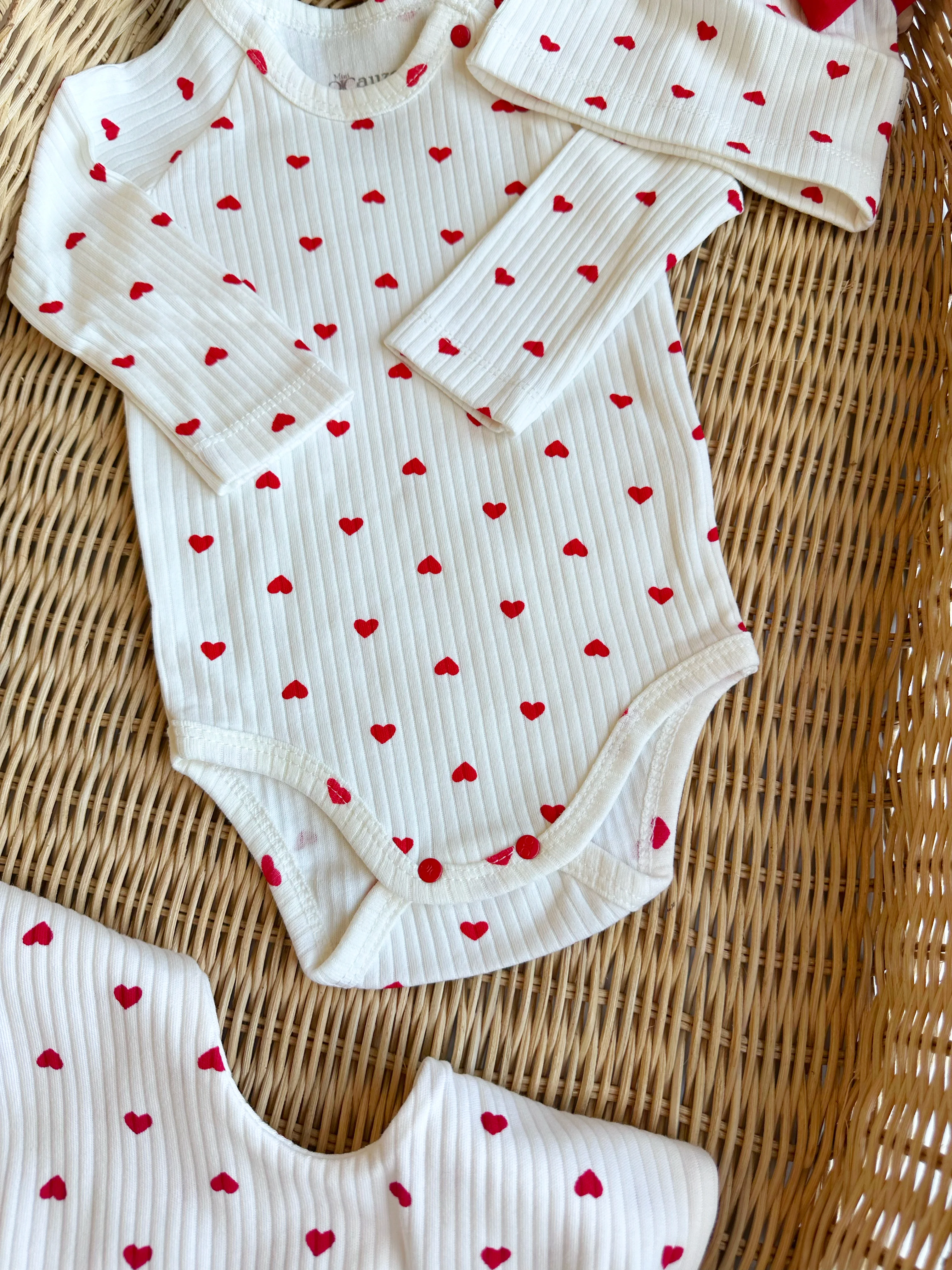 KALP DESENLİ ŞAPKALI 3'LÜ TAKIM