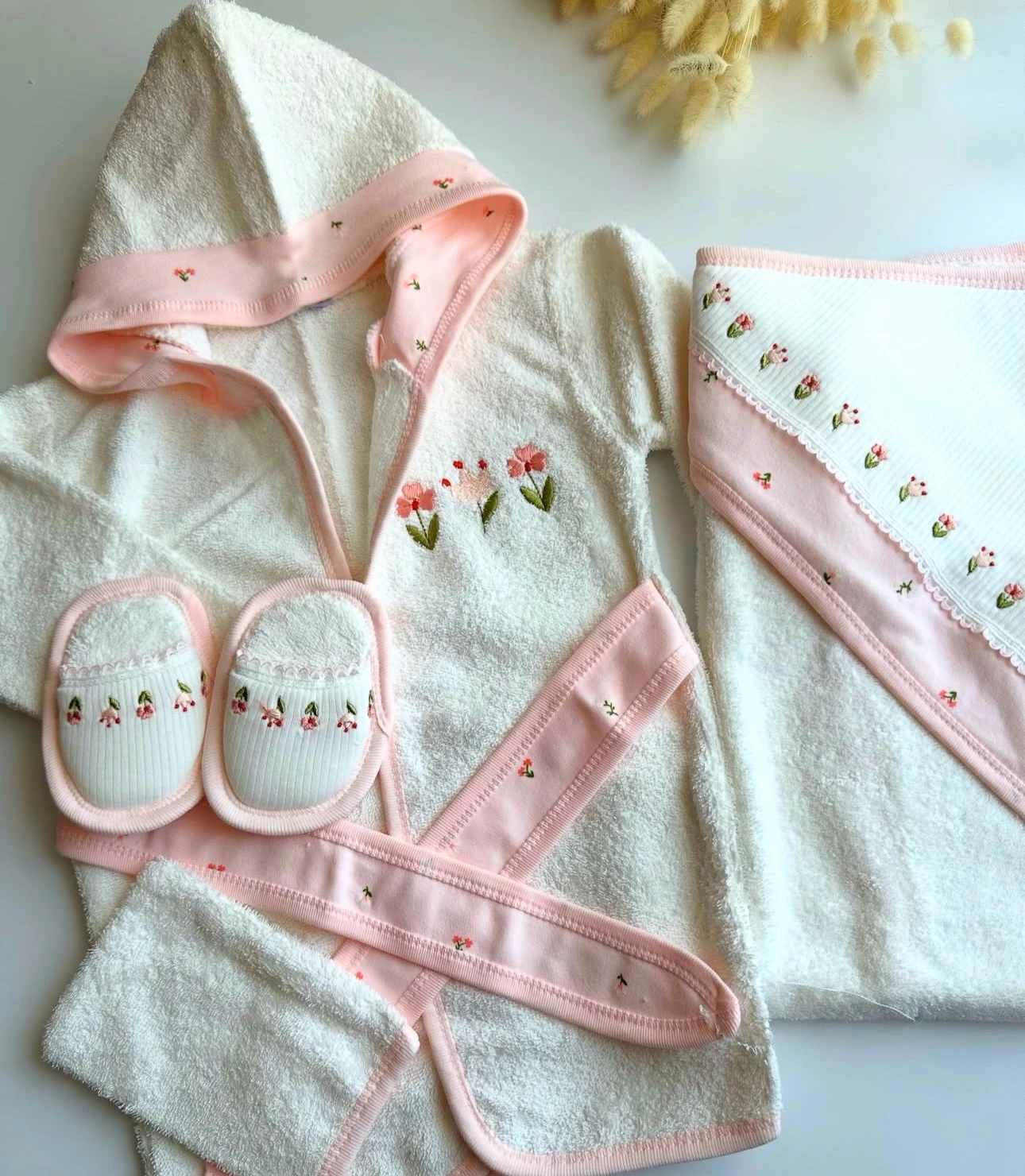 MOONASELF BABY 0-12 AY KANAVİÇE NAKIŞLI BORNOZ SET