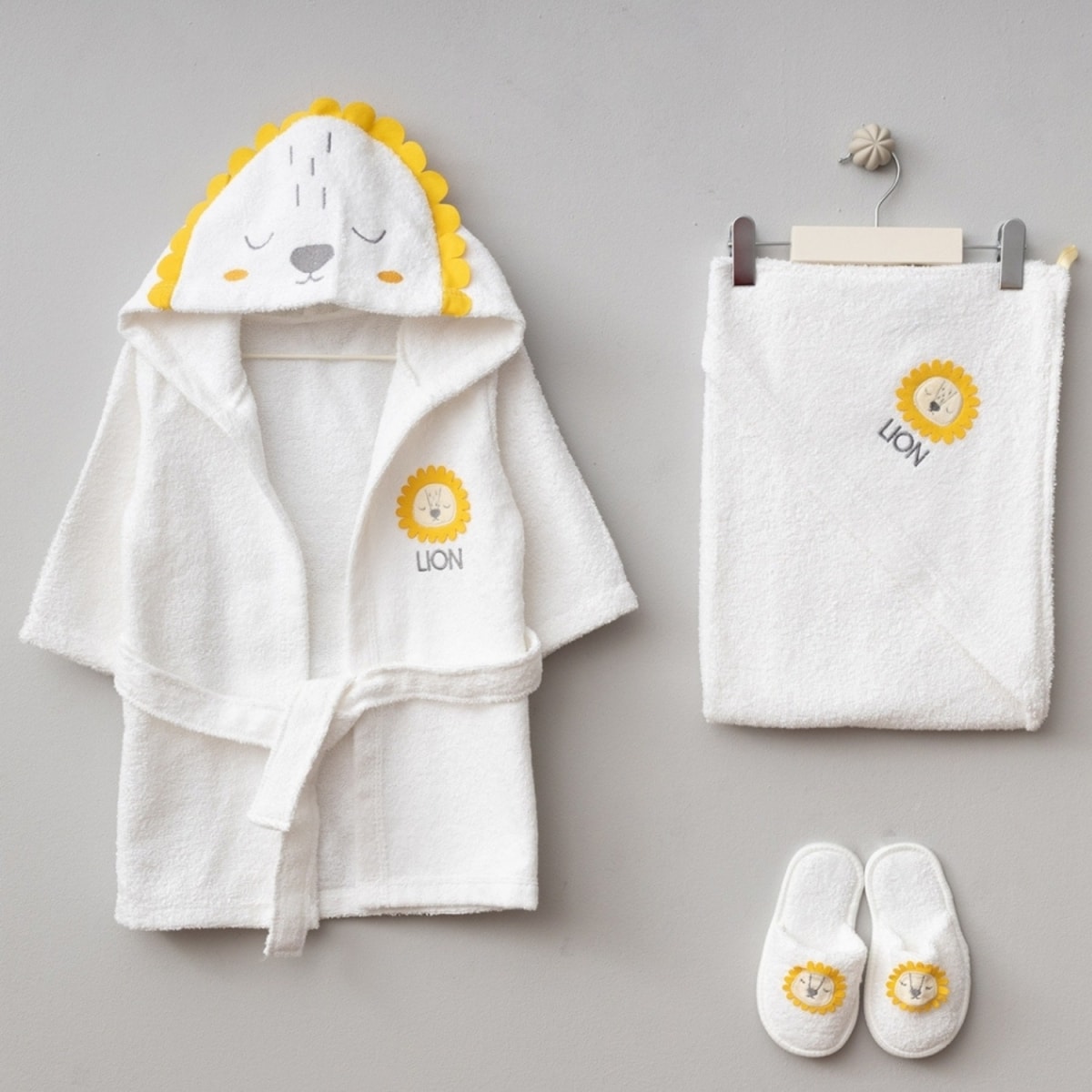 NAKIŞLI HAVLU & BORNOZ & TERLİK SET