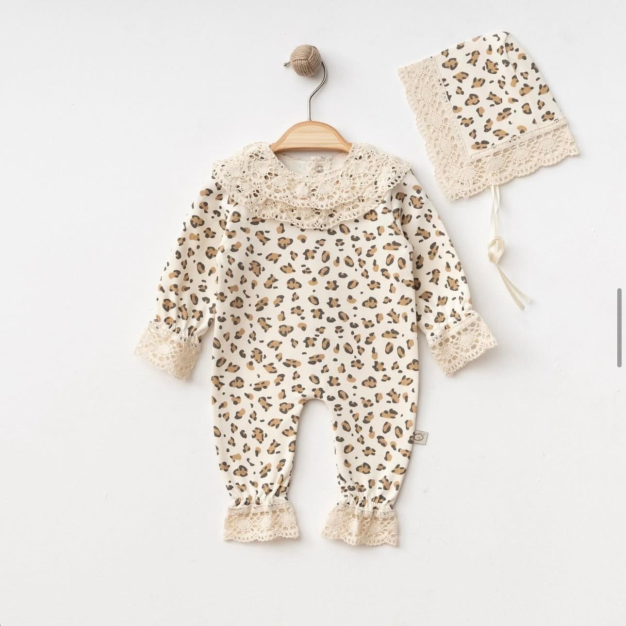 Moonaself Baby Pamuklu Dantel Detaylı Şapkalı Tulum