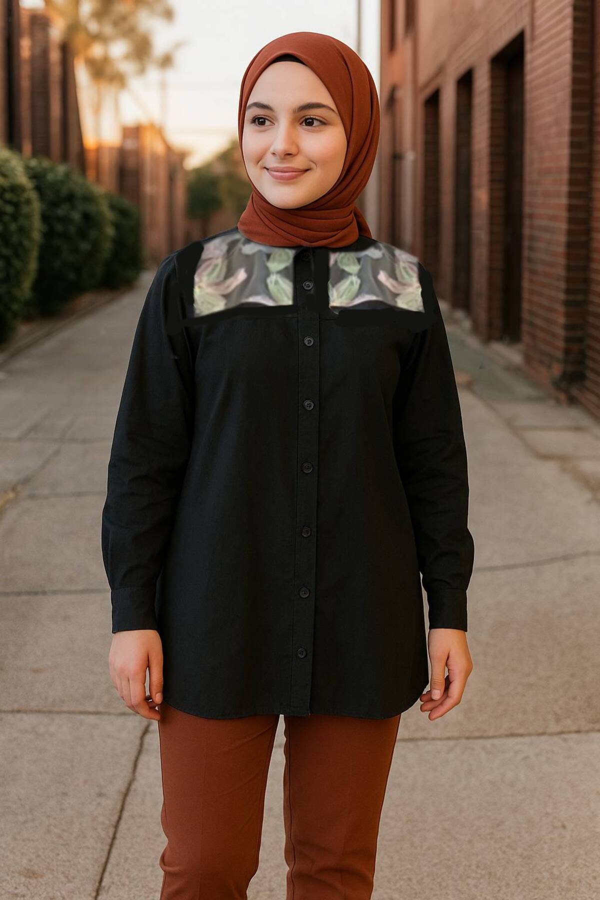 Tül Çiçek Detaylı Keten Görünümlü Siyah Gömlek