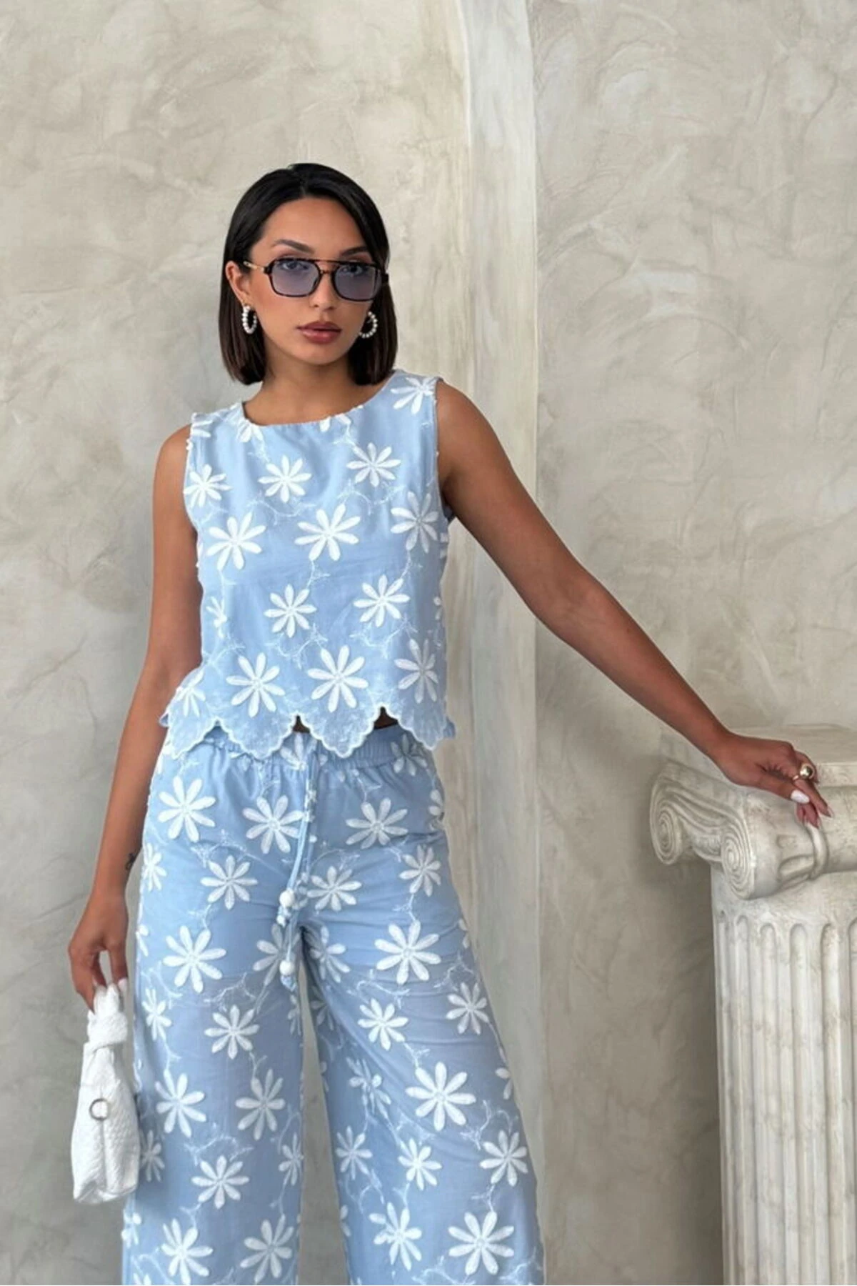 Nakışlı Kolsuz Mavi Bluz