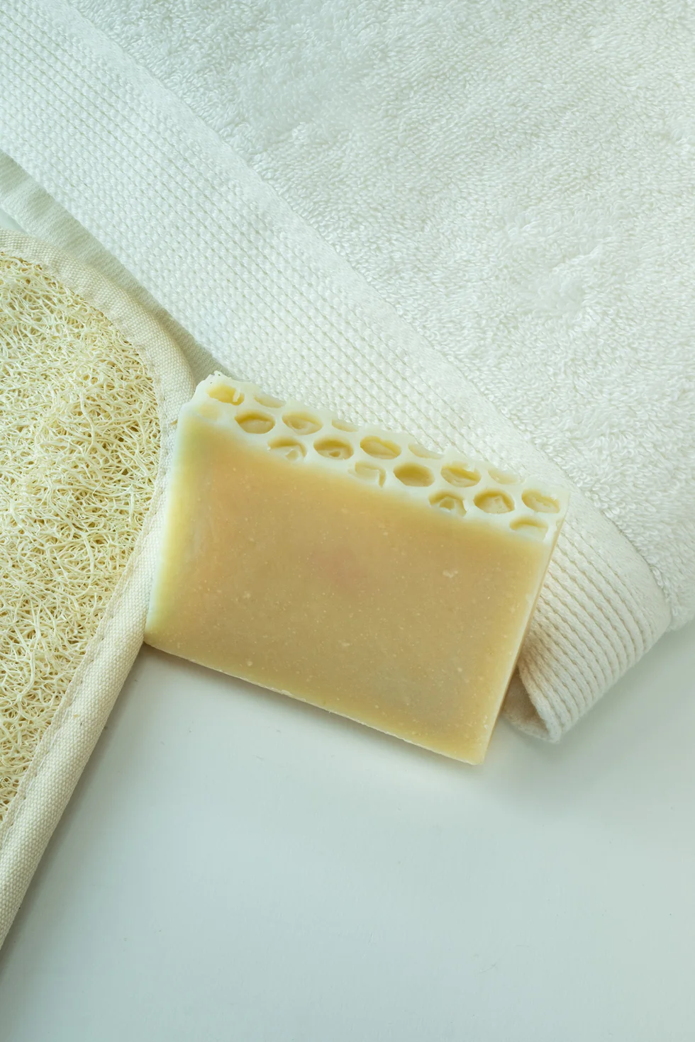 Nemlendiricili ve Pürüzsüzleştirici Keçi Sütlü ve Ballı Sabun 120 gr