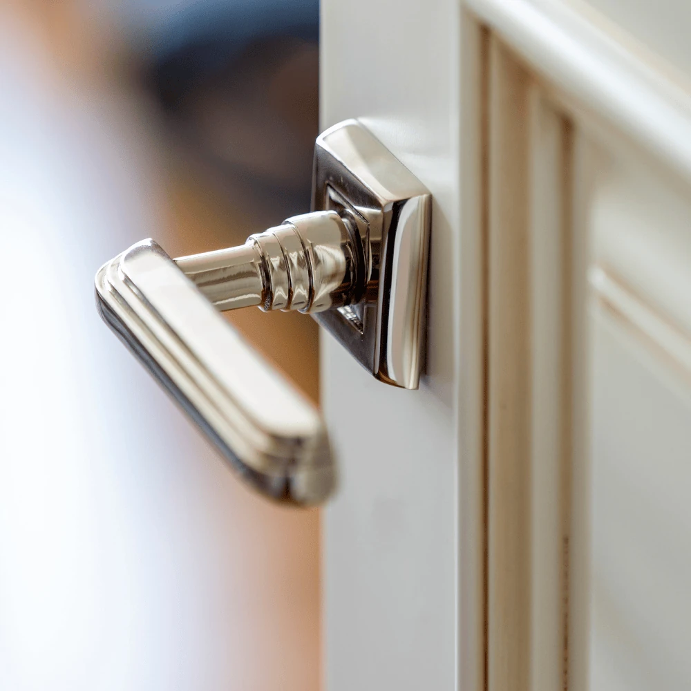 Kanallı Rozetli Kapı Kolu Nikel