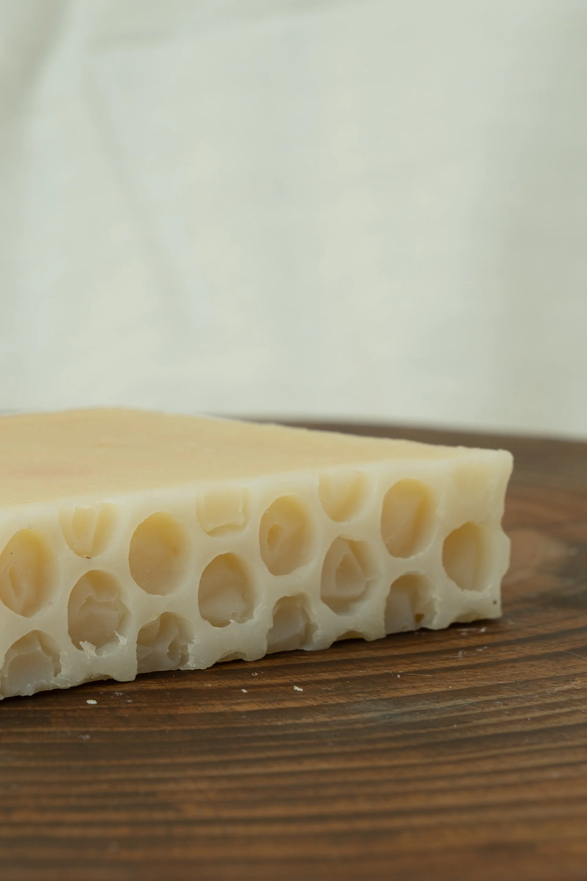 Nemlendiricili ve Pürüzsüzleştirici Keçi Sütlü ve Ballı Sabun 120 gr