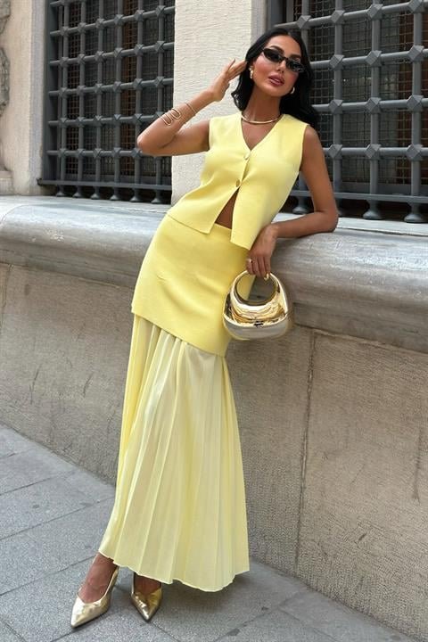 Yelekli Ve Pilise Etekli Triko Takım 10001