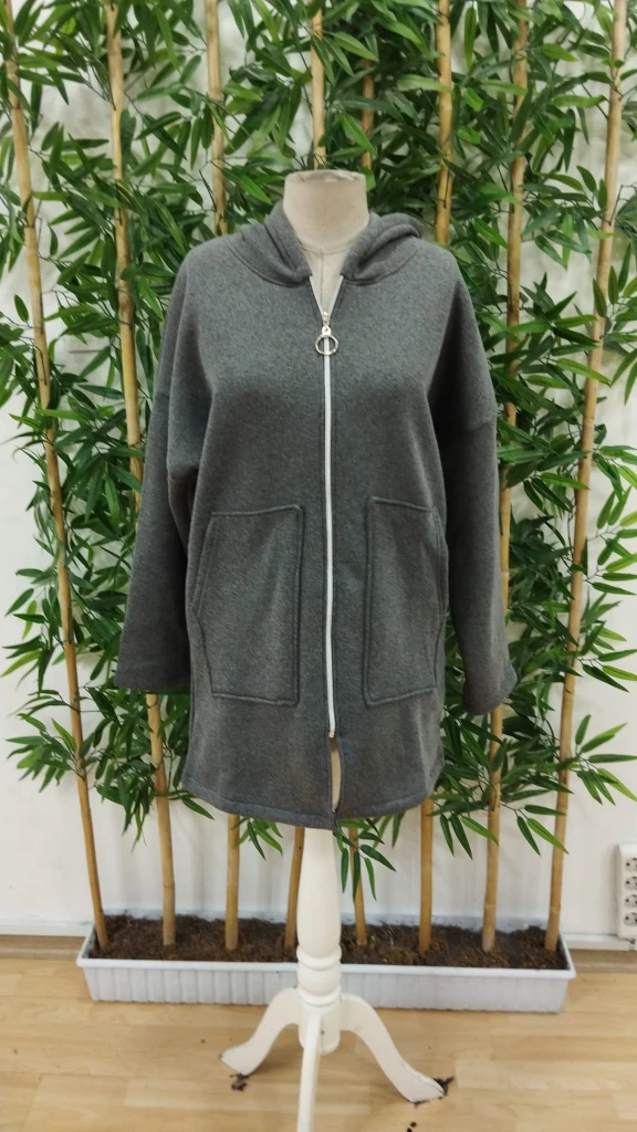 Kadın Uzun Kollu Kapşonlu Fermuar Detaylı Cepli Uzun üç Iplik Ceket