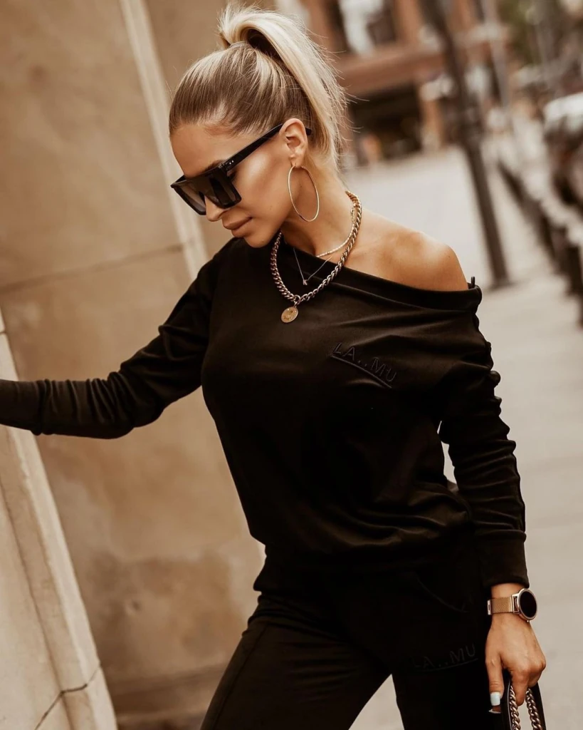 Kadın Uzun Kollu Tek Omuzu Açık Kadife Takım