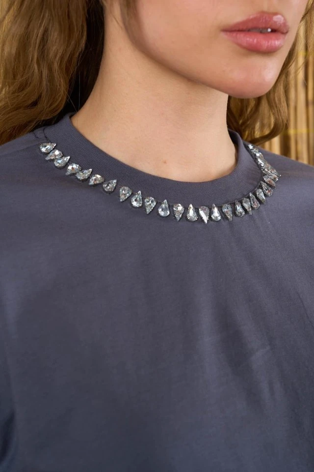 Yakası Taşlı Tshirt - Füme