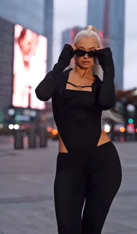 Kadın Uzun Kollu Kare Yaka Toka Ve Bel Dekoltesi Detaylı Tulum Tulum